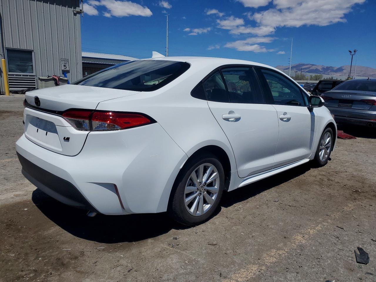 2025 Toyota Corolla Le White vin: 5YFB4MDE6SP338926