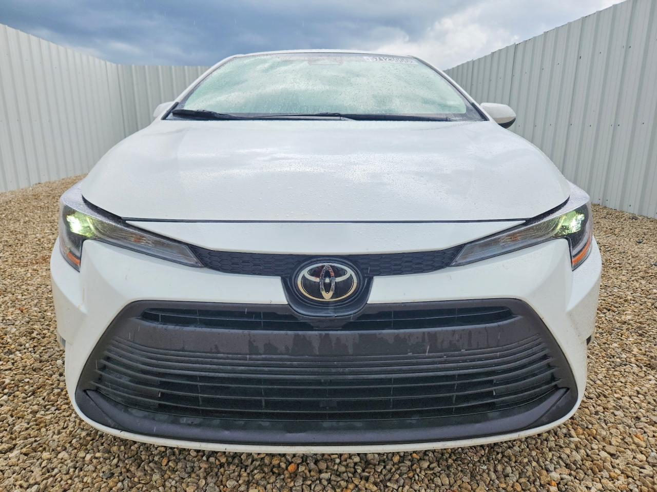 2026 Toyota Corolla Le White vin: 5YFB4MDE6TP376125