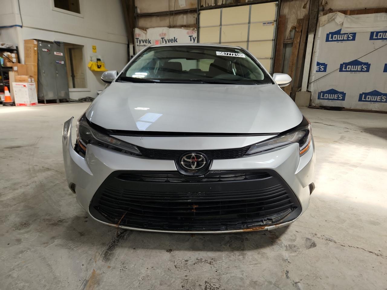 2025 Toyota Corolla Le Silver vin: 5YFB4MDE7SP333136 Damage: Grille, Broken, Replacement Required