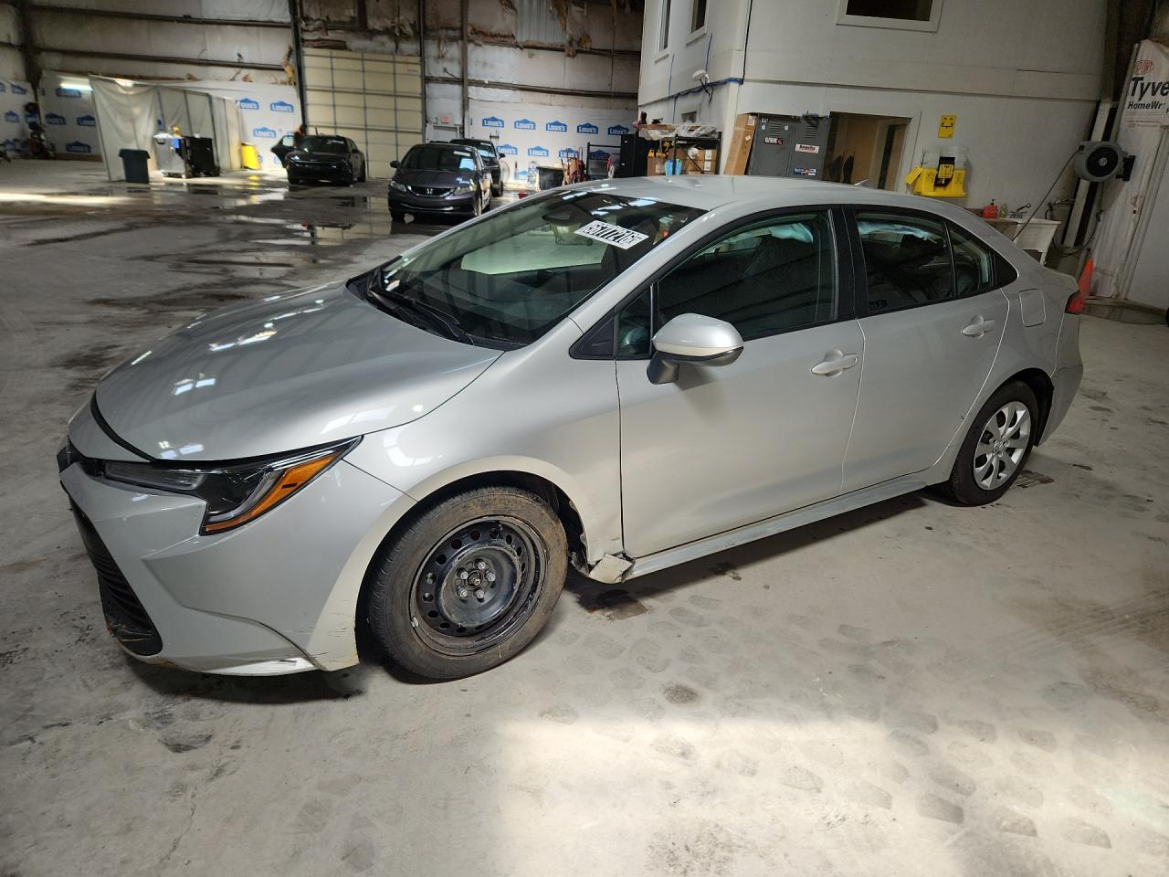 2025 Toyota Corolla Le Silver vin: 5YFB4MDE7SP333136 Damage: Left Front Fender, Dent(S) W/ Paint Dmg, 6 To 7 Inches