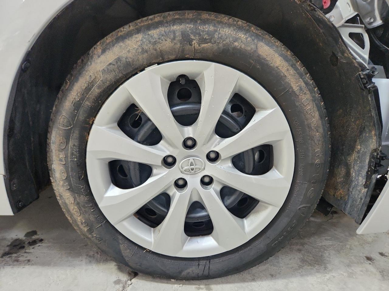 2025 Toyota Corolla Le Silver vin: 5YFB4MDE7SP333136 Damage: Right Front Tire, Worn, Replacement Required