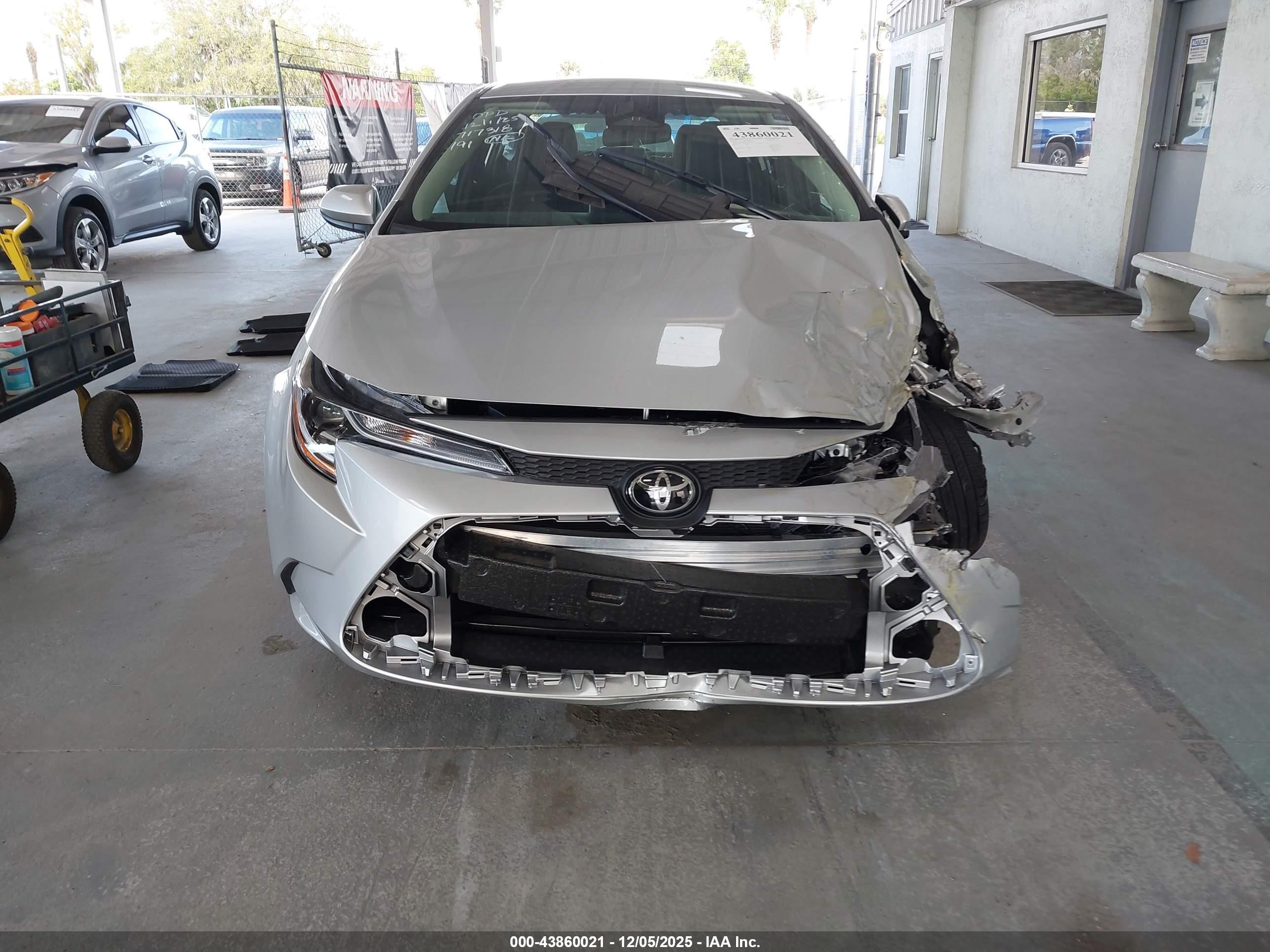 2026 Toyota Corolla Le Серебряный vin: 5YFB4MDE7TP381575