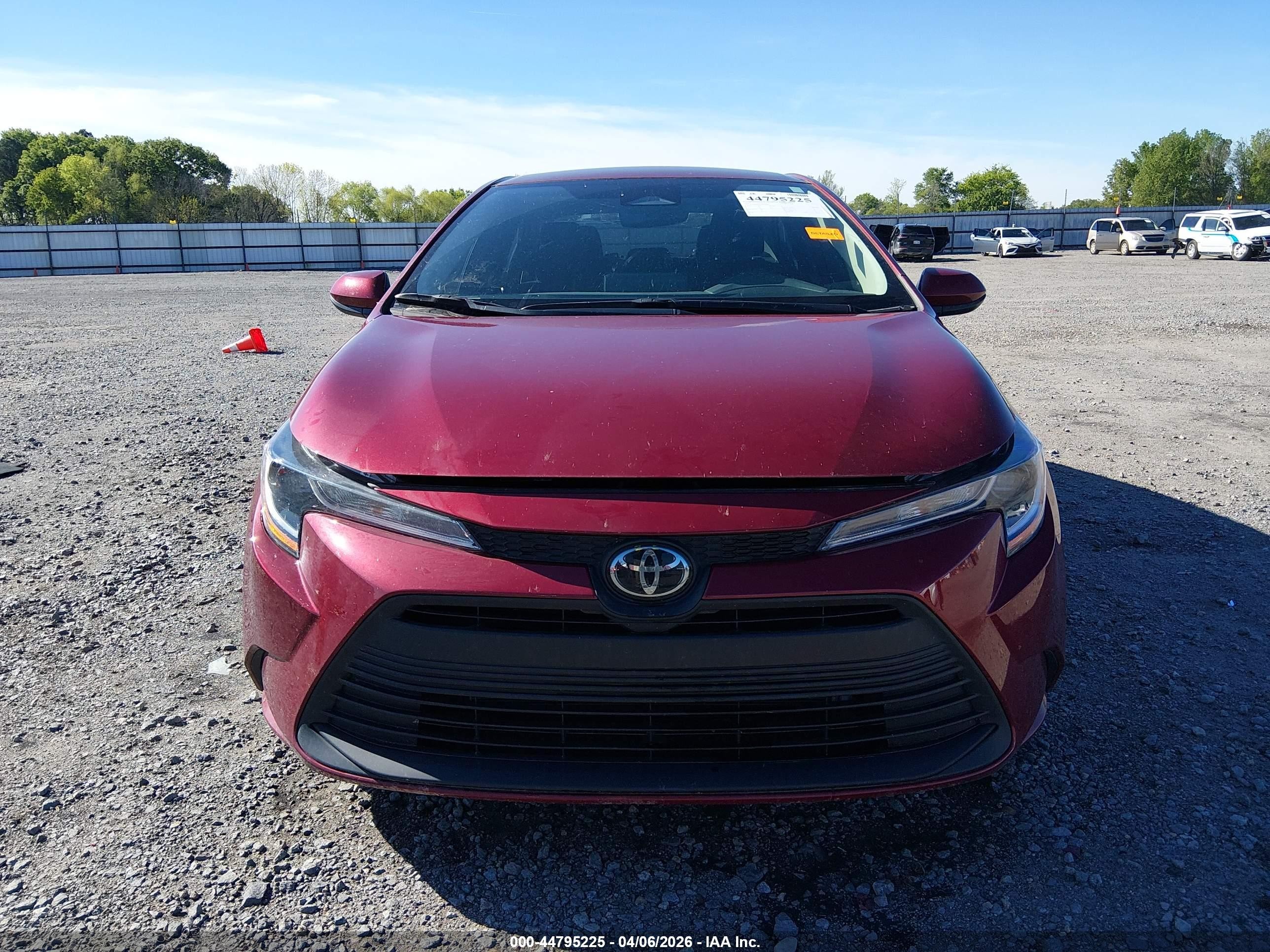 2026 Toyota Corolla Le Maroon vin: 5YFB4MDE8TP406838