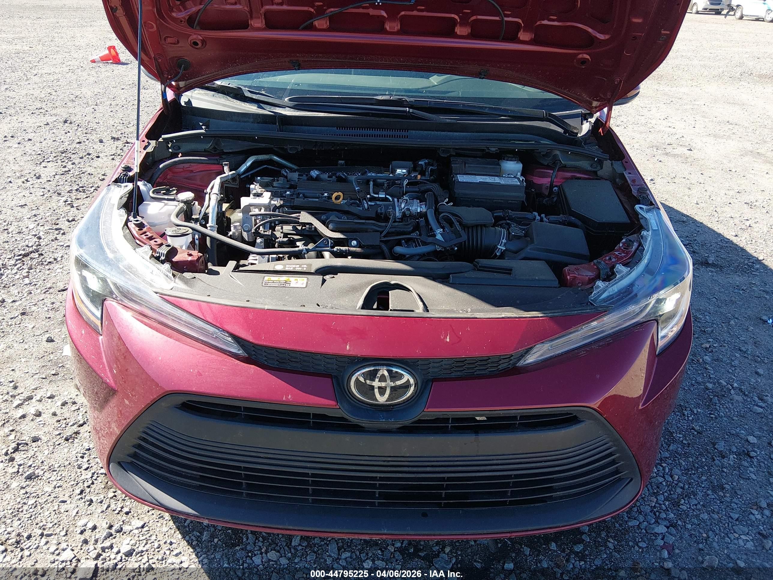 2026 Toyota Corolla Le Maroon vin: 5YFB4MDE8TP406838