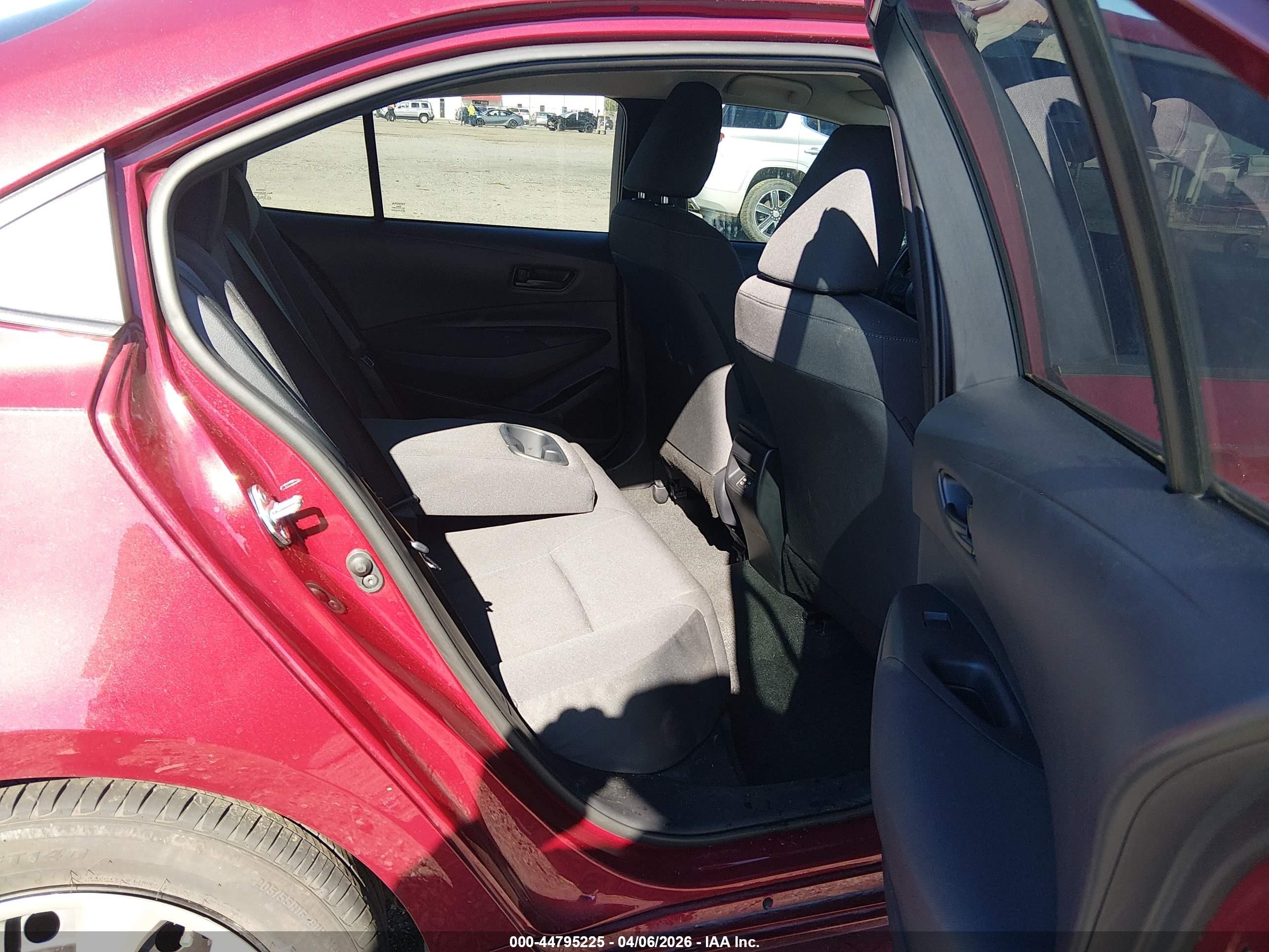 2026 Toyota Corolla Le Maroon vin: 5YFB4MDE8TP406838