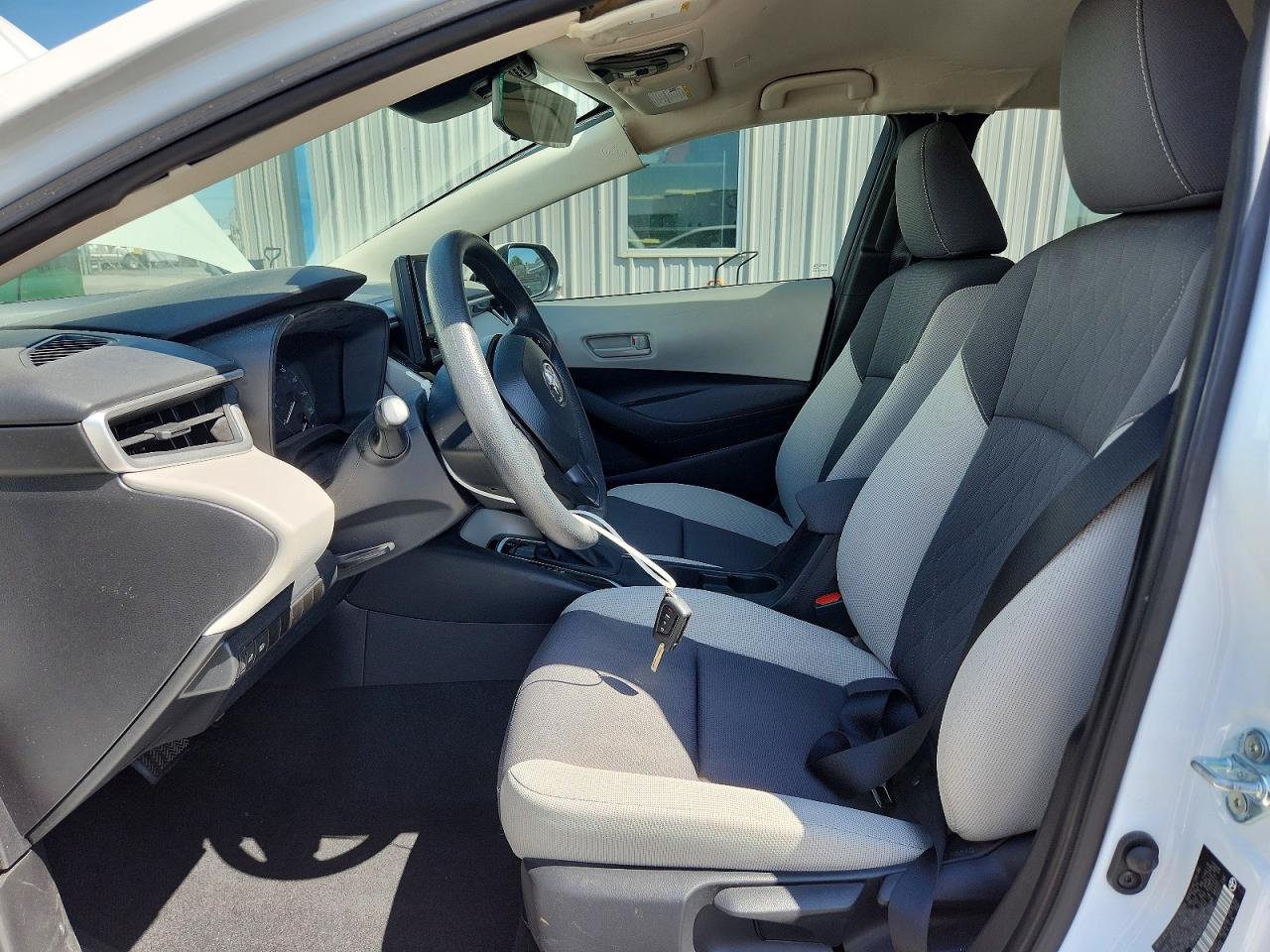 2024 Toyota Corolla Le White vin: 5YFB4MDEXRP181380
