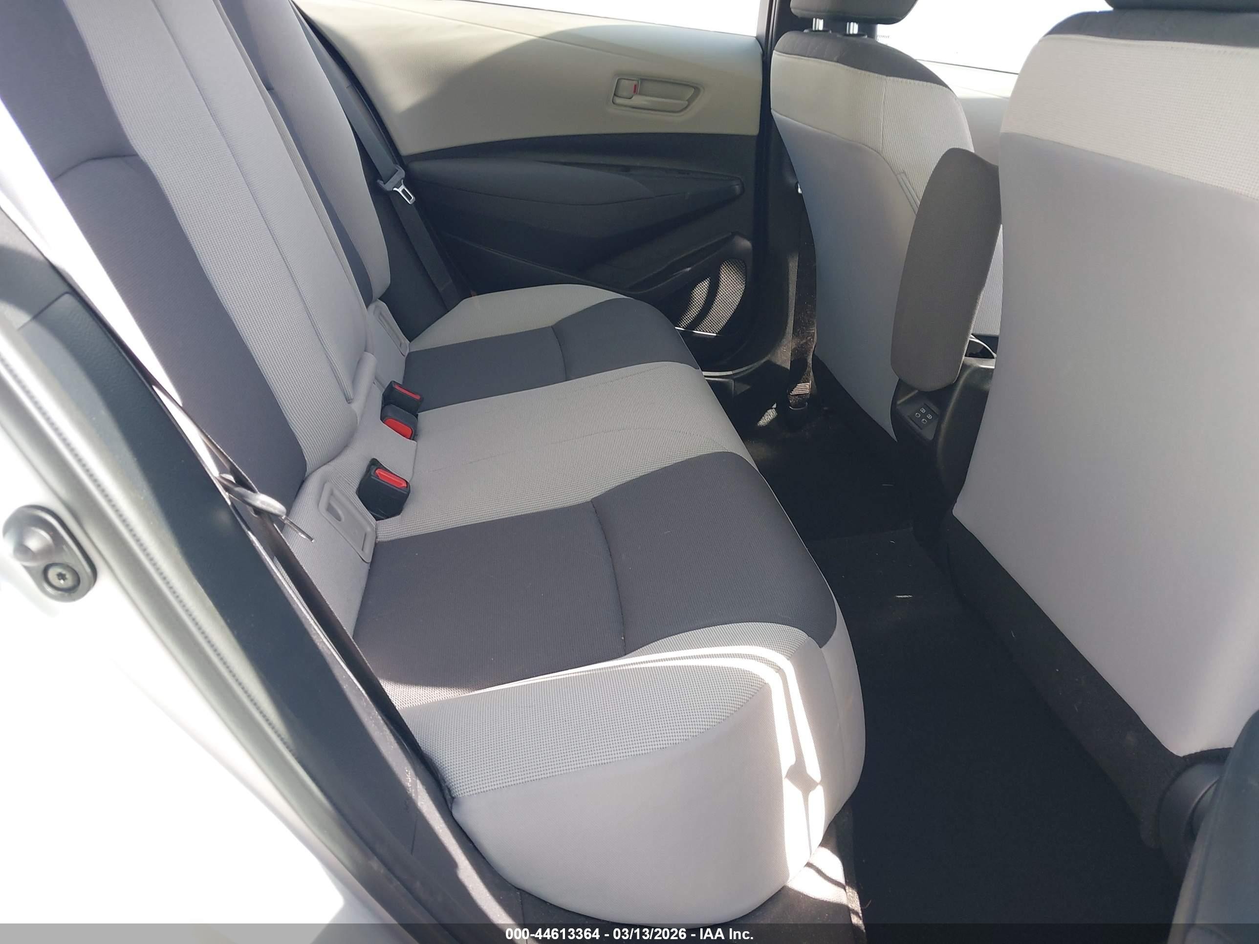 2025 Toyota Corolla Le Silver vin: 5YFB4MDEXSP267875