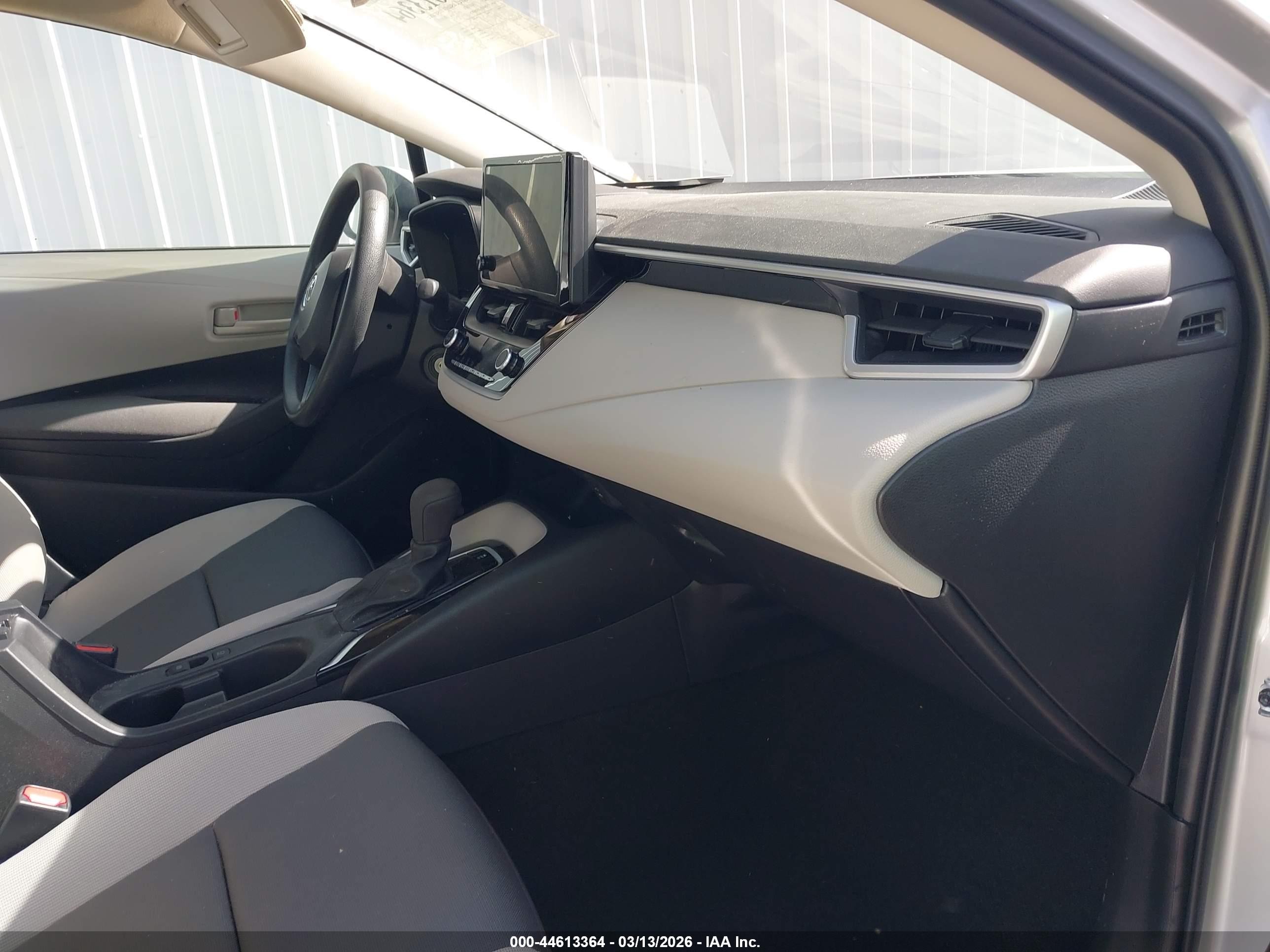 2025 Toyota Corolla Le Silver vin: 5YFB4MDEXSP267875