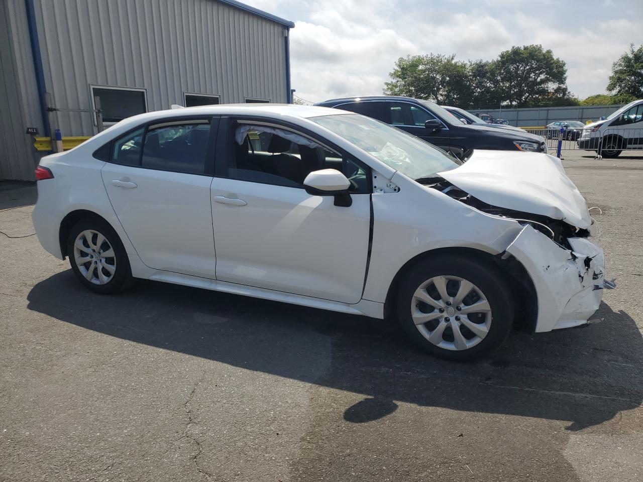 2025 Toyota Corolla Le White vin: 5YFB4MDEXSP336824 Damage: Right Front Fender, Severe Damage, Replacement Required