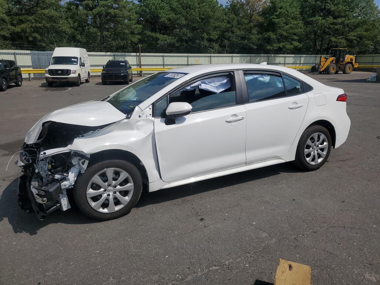 2025 Toyota Corolla Le White vin: 5YFB4MDEXSP336824 Damage: Left Front Fender, Severe Damage, Replacement Required