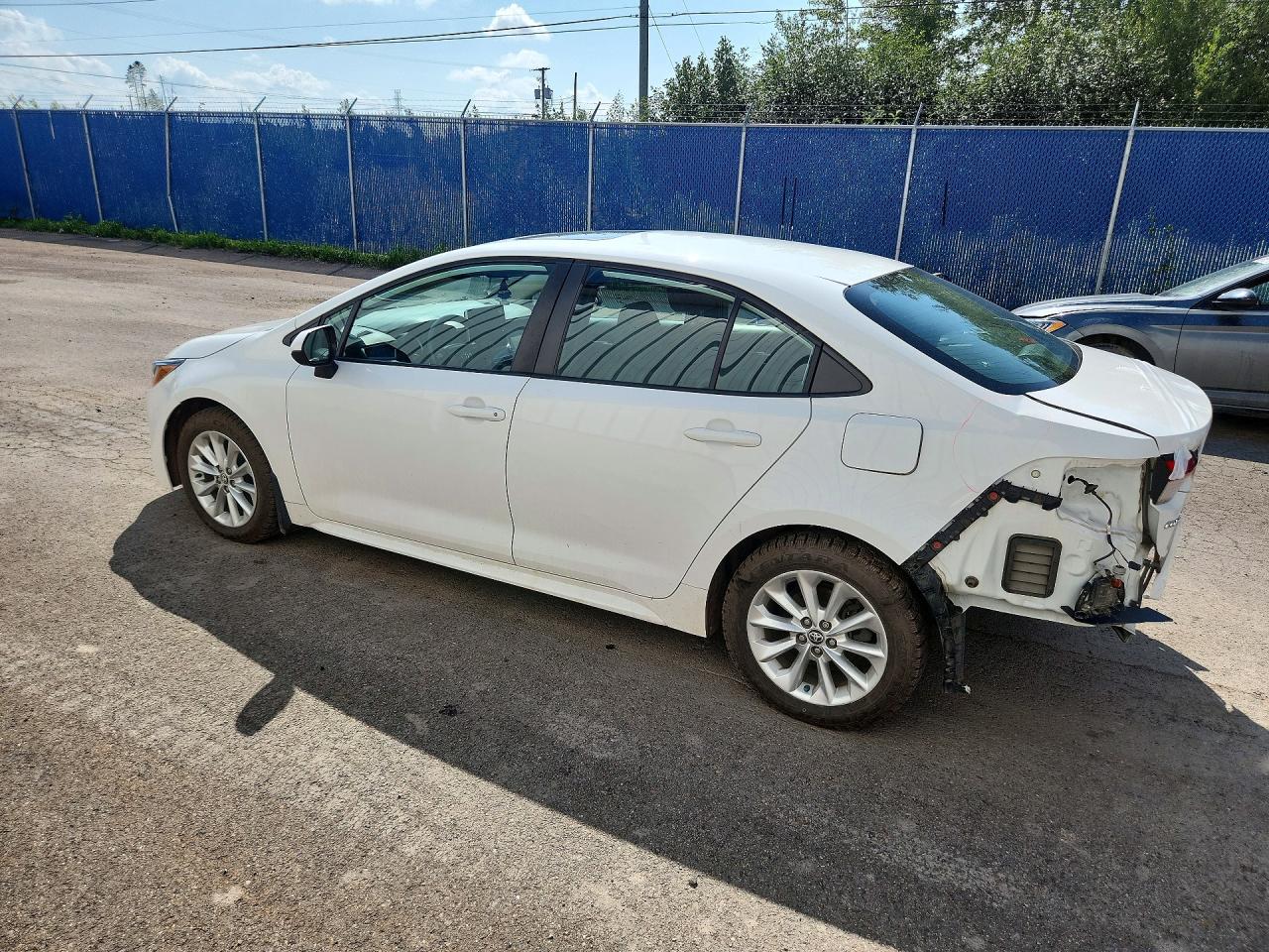 2020 Toyota Corolla Le White vin: 5YFBPRBE1LP036386