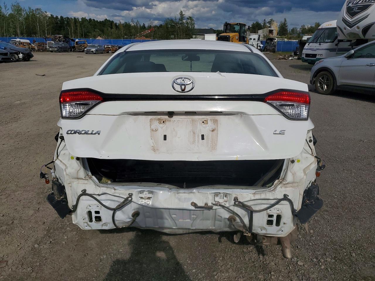 2020 Toyota Corolla Le White vin: 5YFBPRBE1LP036386