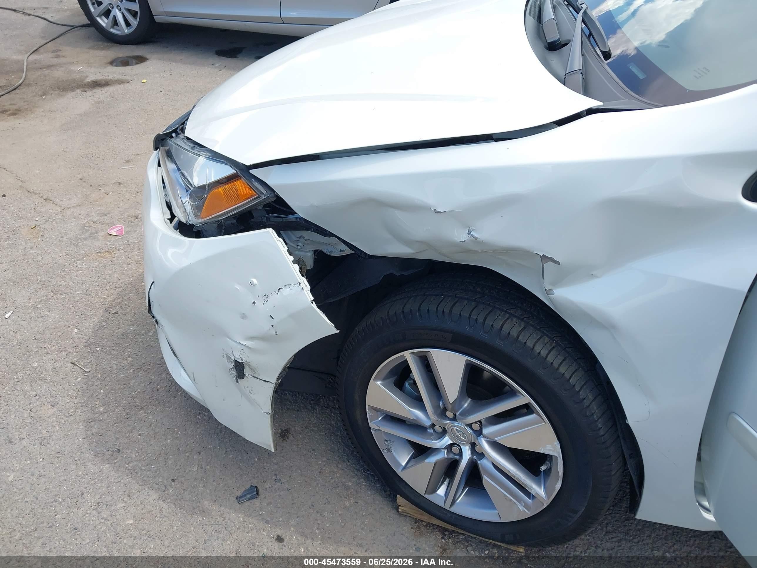 2015 Toyota Corolla Le Eco Plus White vin: 5YFBPRHE2FP364573