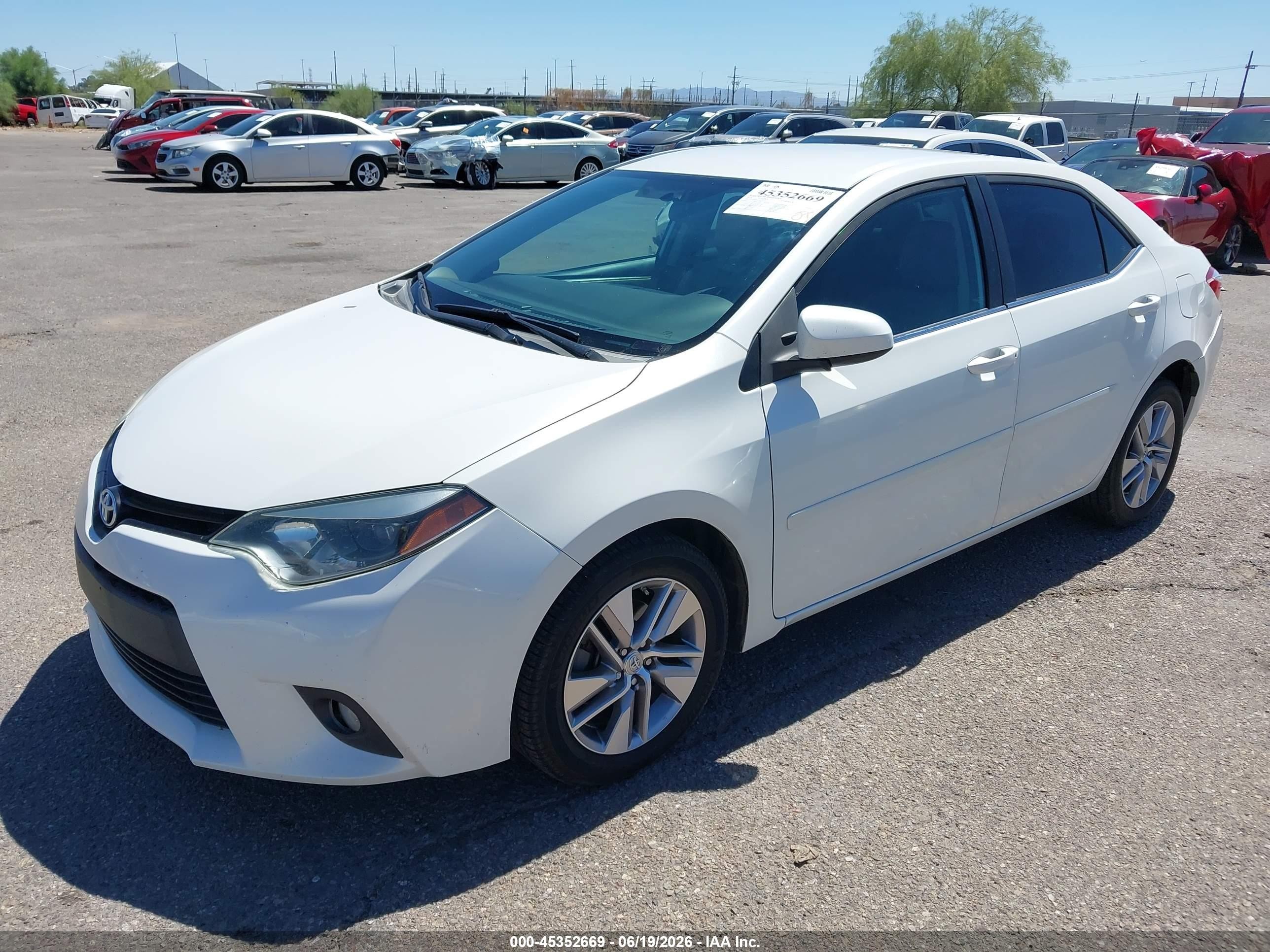 2014 Toyota Corolla Le Eco Plus Белый vin: 5YFBPRHE3EP123393