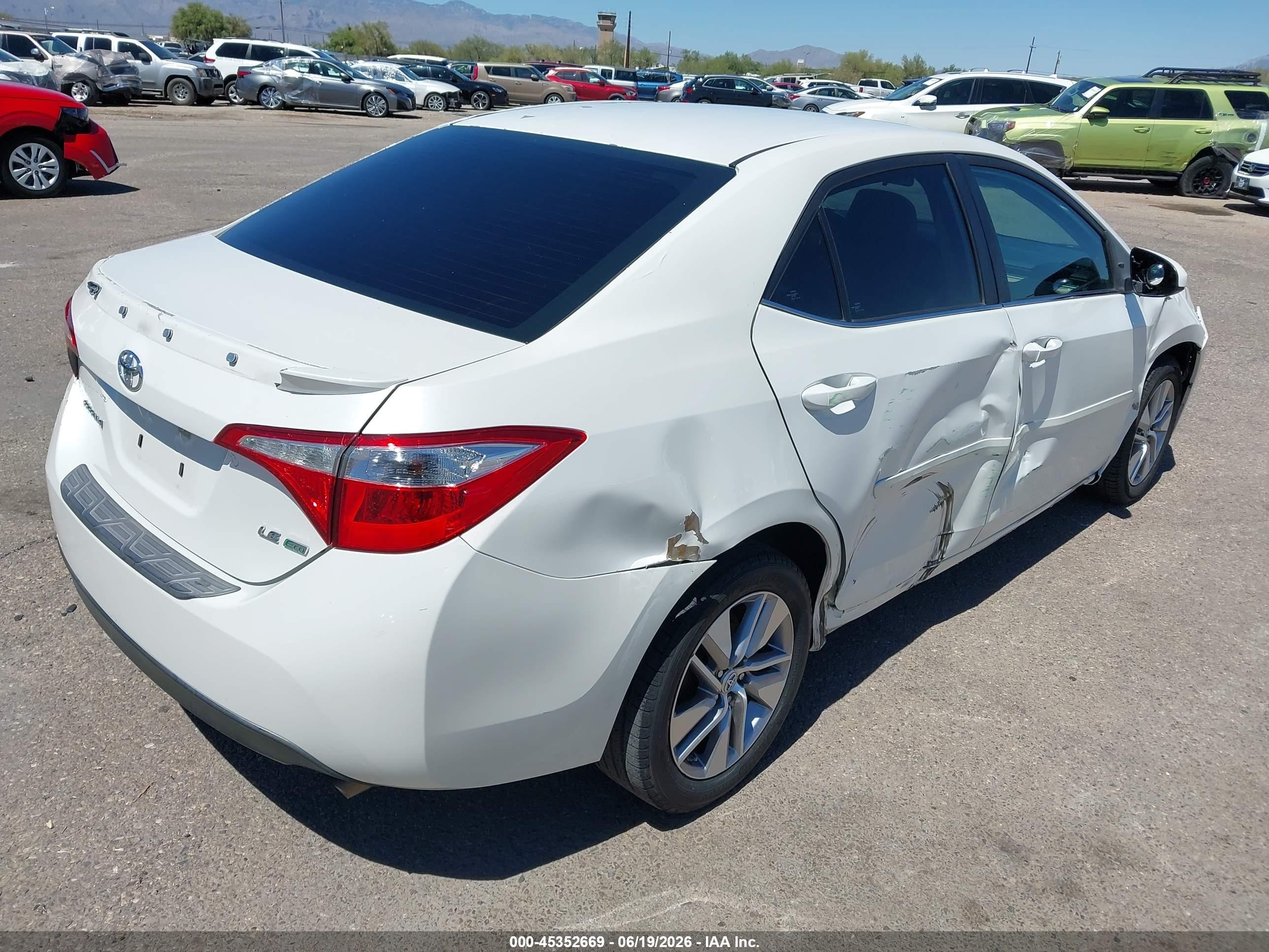 2014 Toyota Corolla Le Eco Plus Белый vin: 5YFBPRHE3EP123393