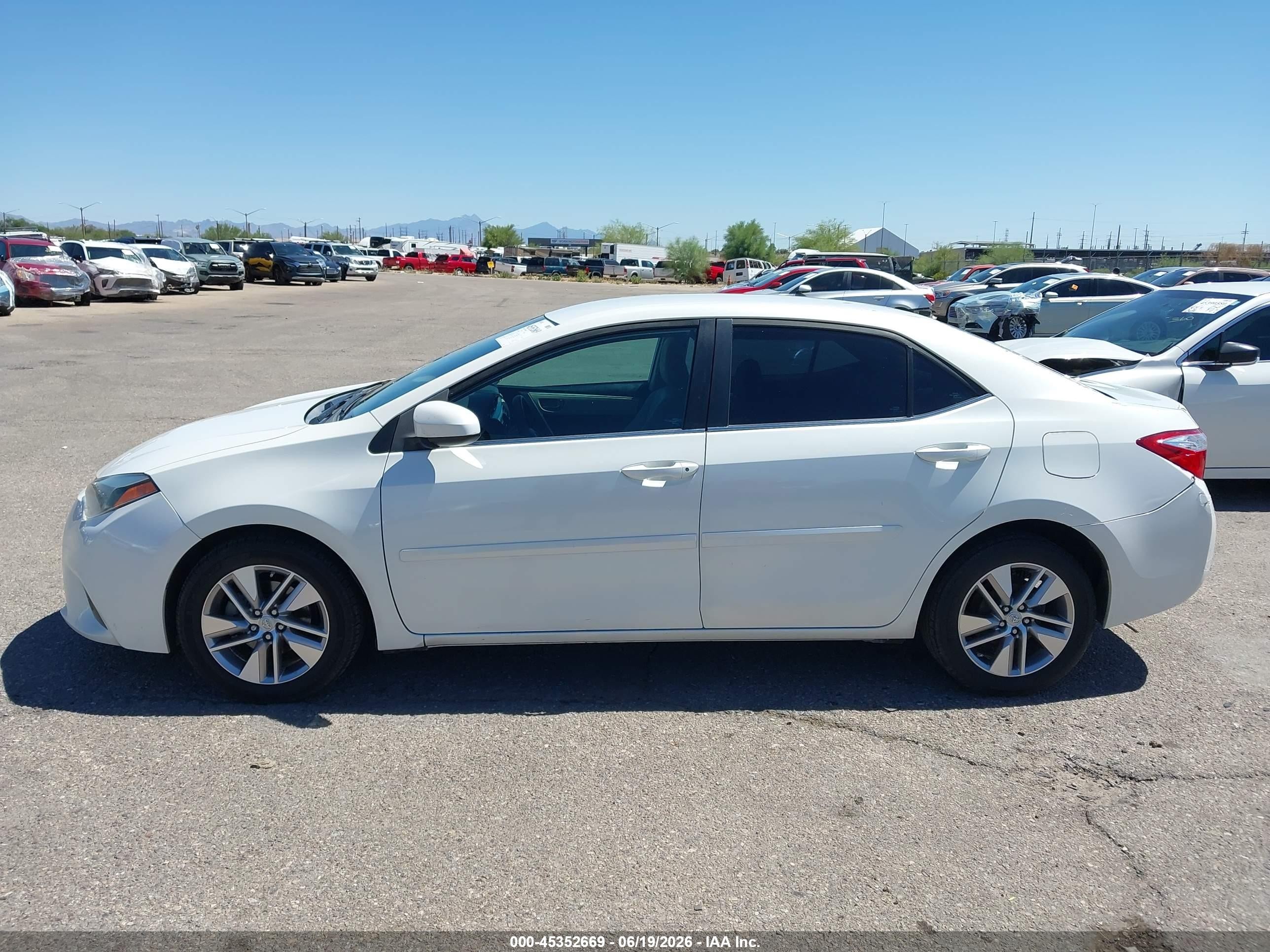 2014 Toyota Corolla Le Eco Plus Белый vin: 5YFBPRHE3EP123393