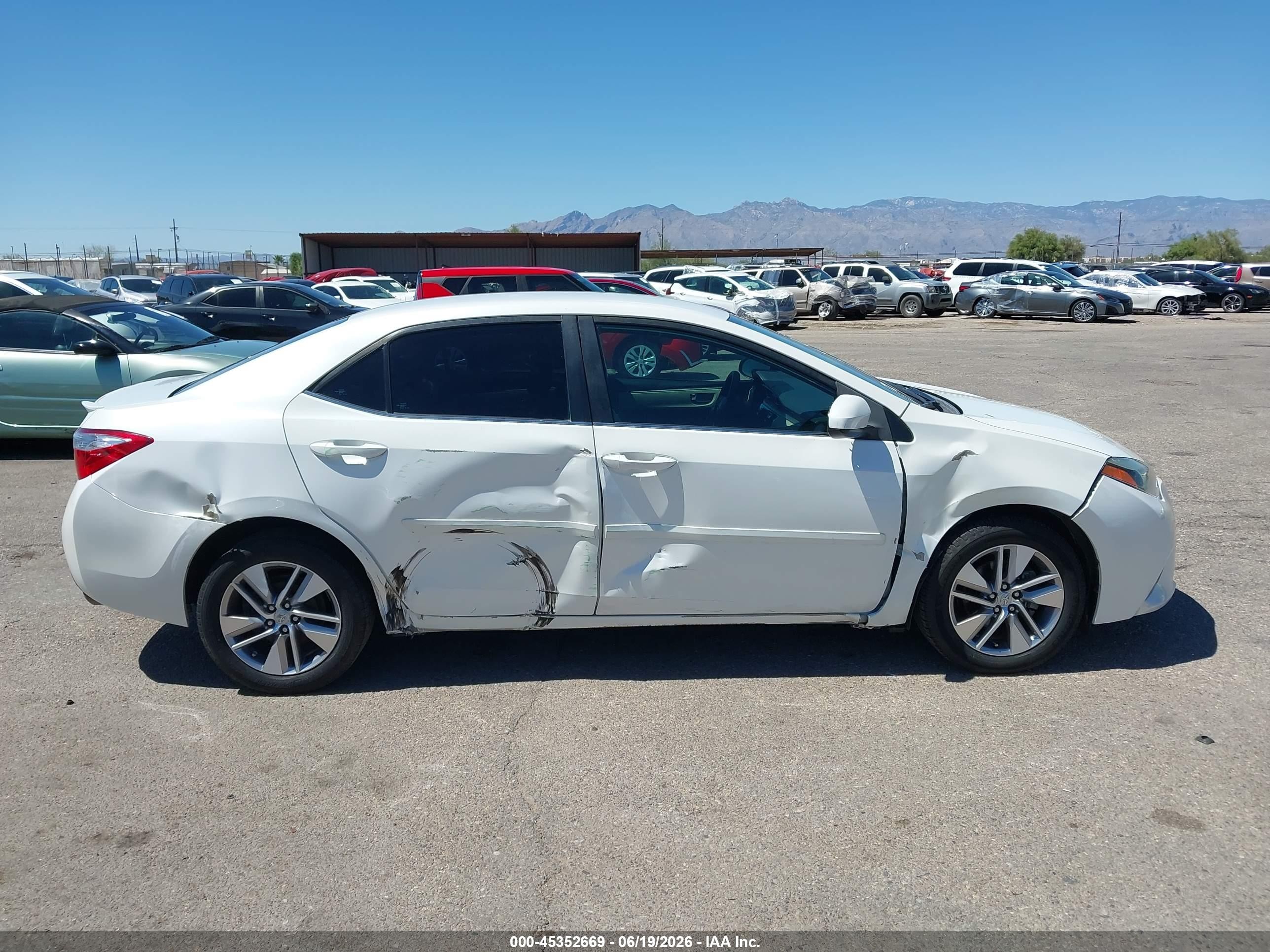 2014 Toyota Corolla Le Eco Plus Белый vin: 5YFBPRHE3EP123393