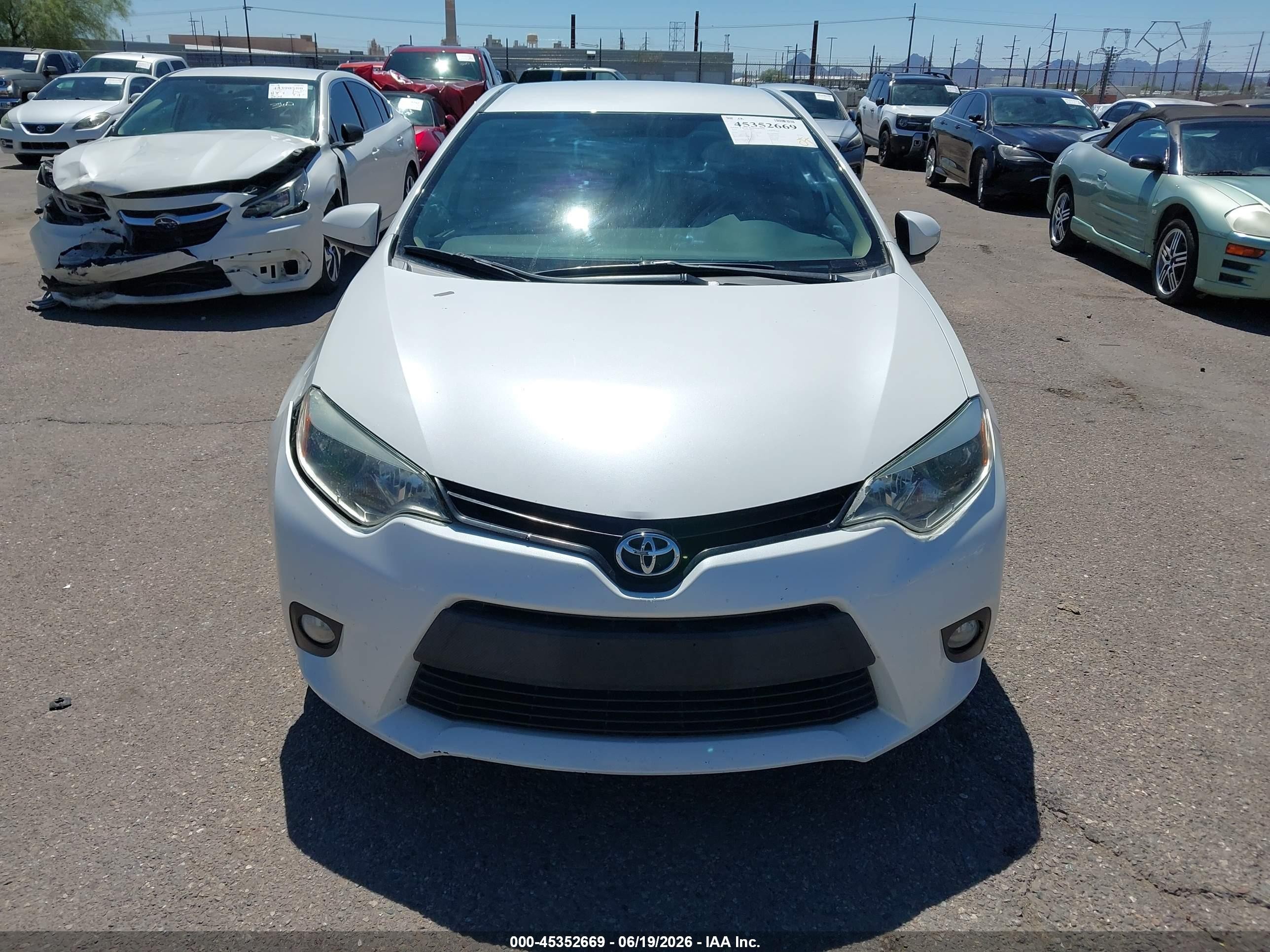 2014 Toyota Corolla Le Eco Plus Белый vin: 5YFBPRHE3EP123393