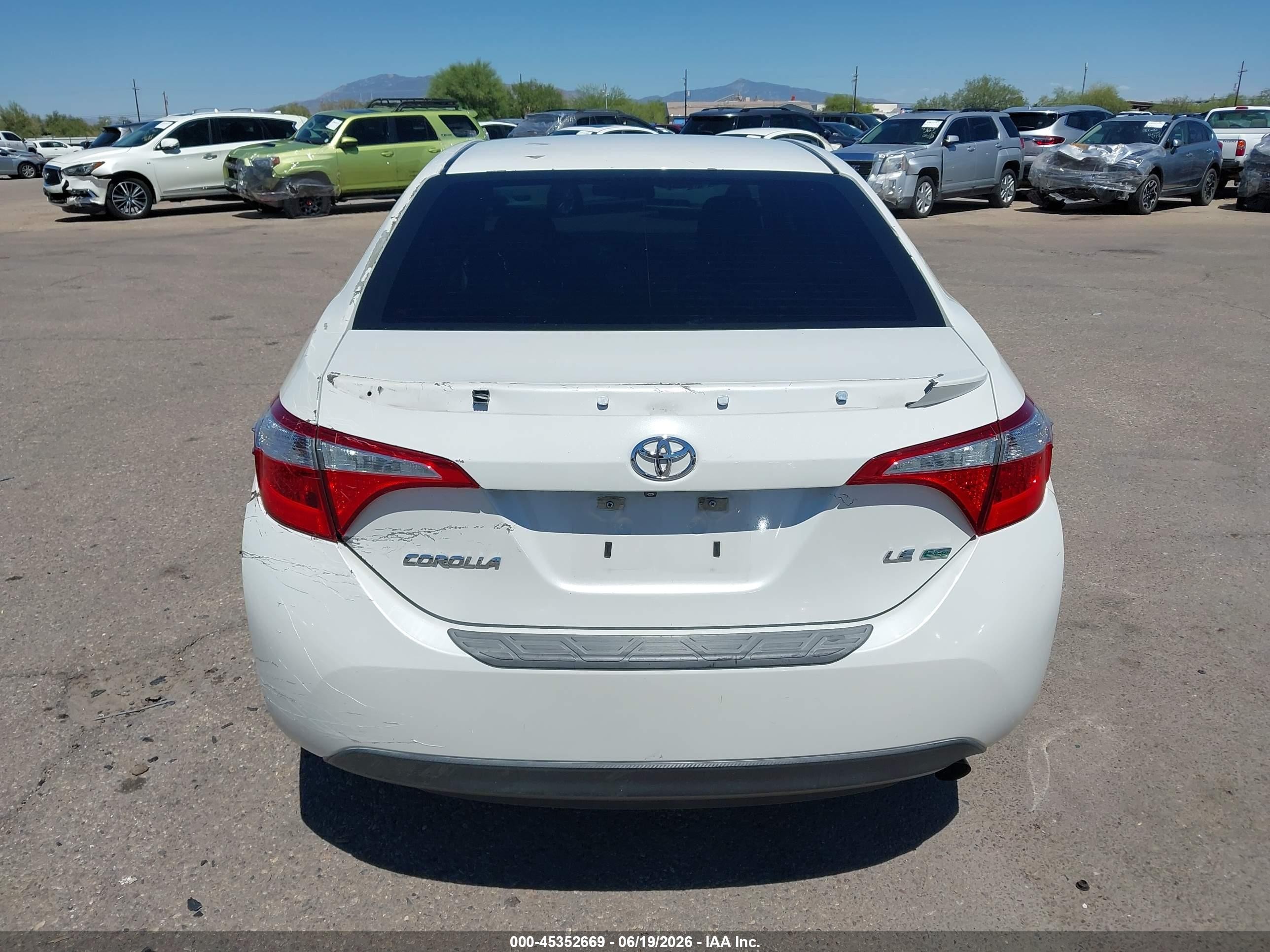 2014 Toyota Corolla Le Eco Plus Белый vin: 5YFBPRHE3EP123393