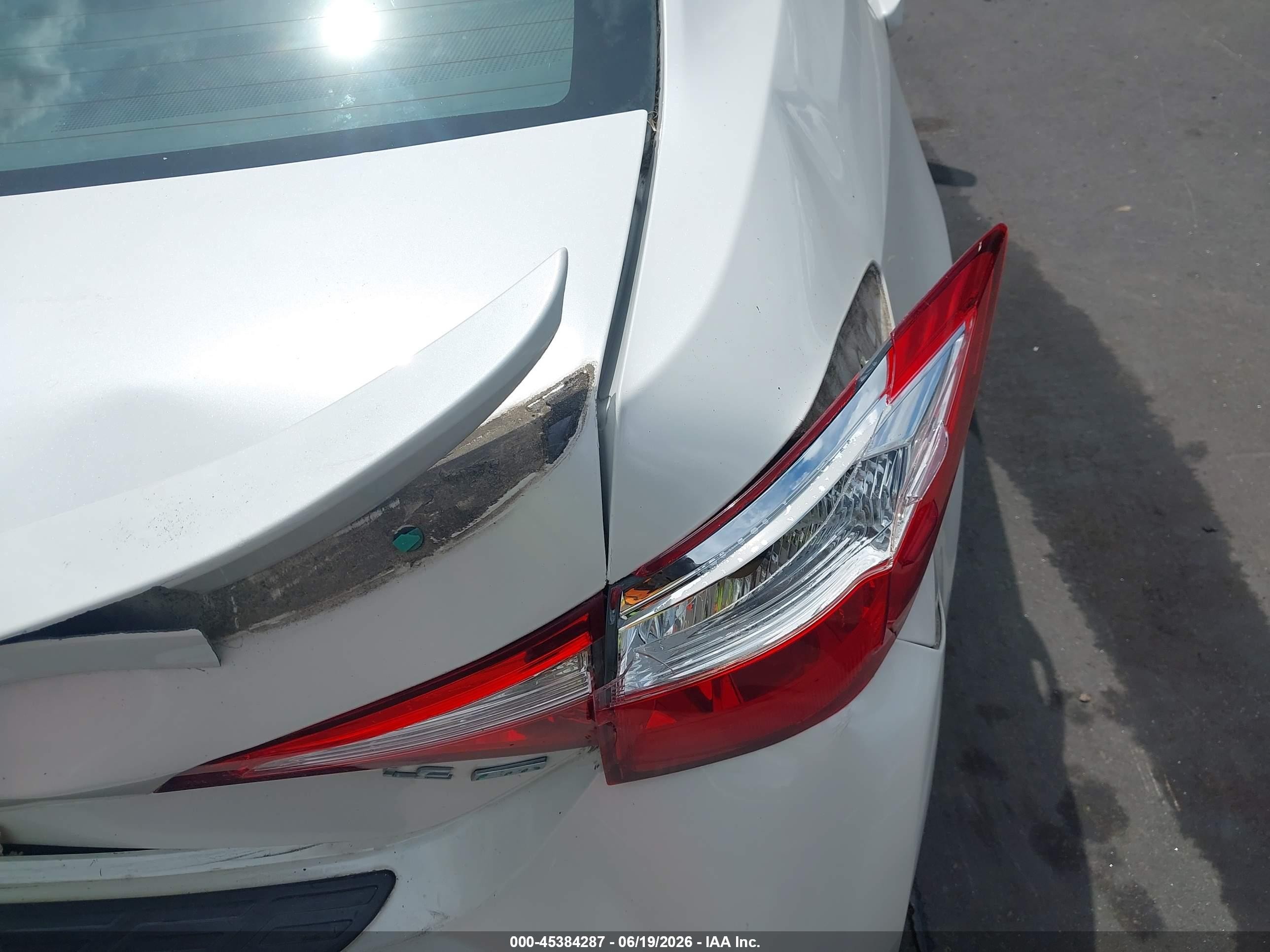 2015 Toyota Corolla Le Eco Plus White vin: 5YFBPRHE4FP192546