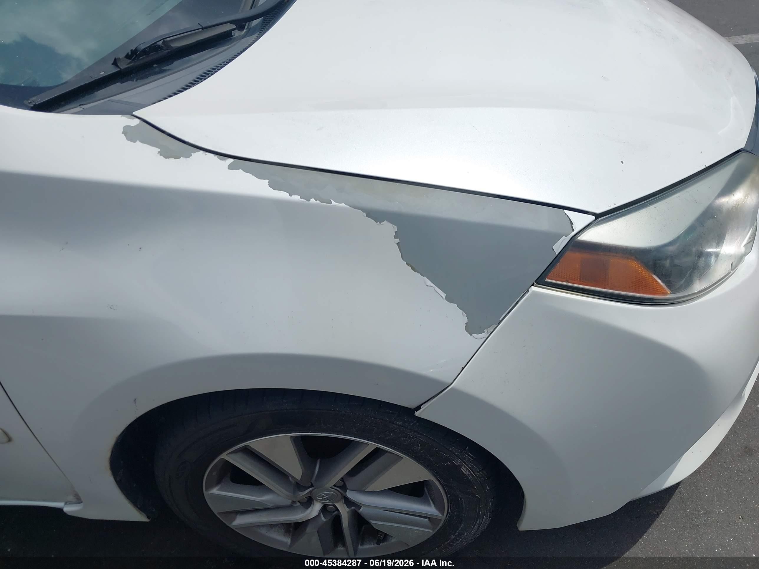2015 Toyota Corolla Le Eco Plus White vin: 5YFBPRHE4FP192546