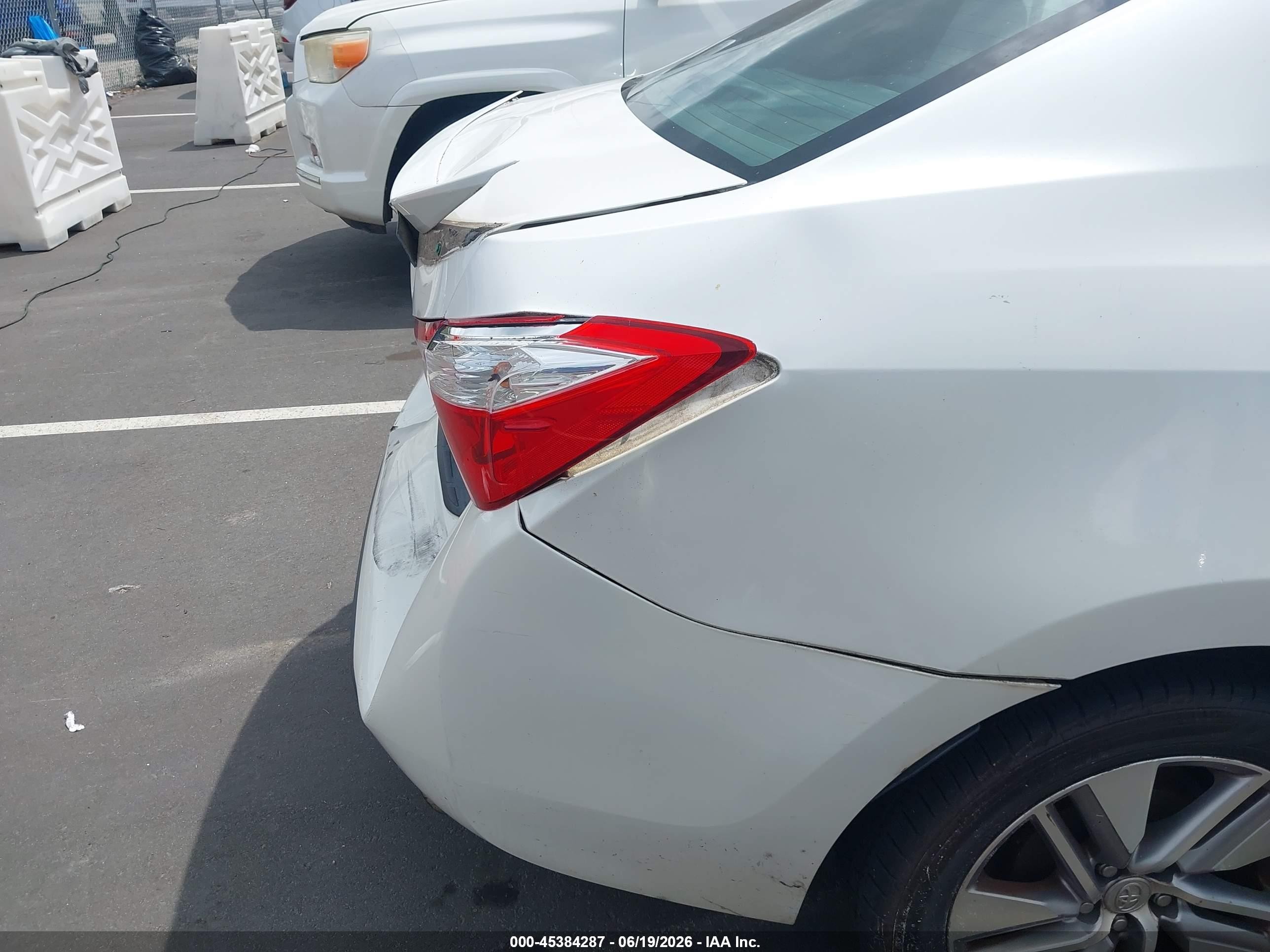 2015 Toyota Corolla Le Eco Plus White vin: 5YFBPRHE4FP192546