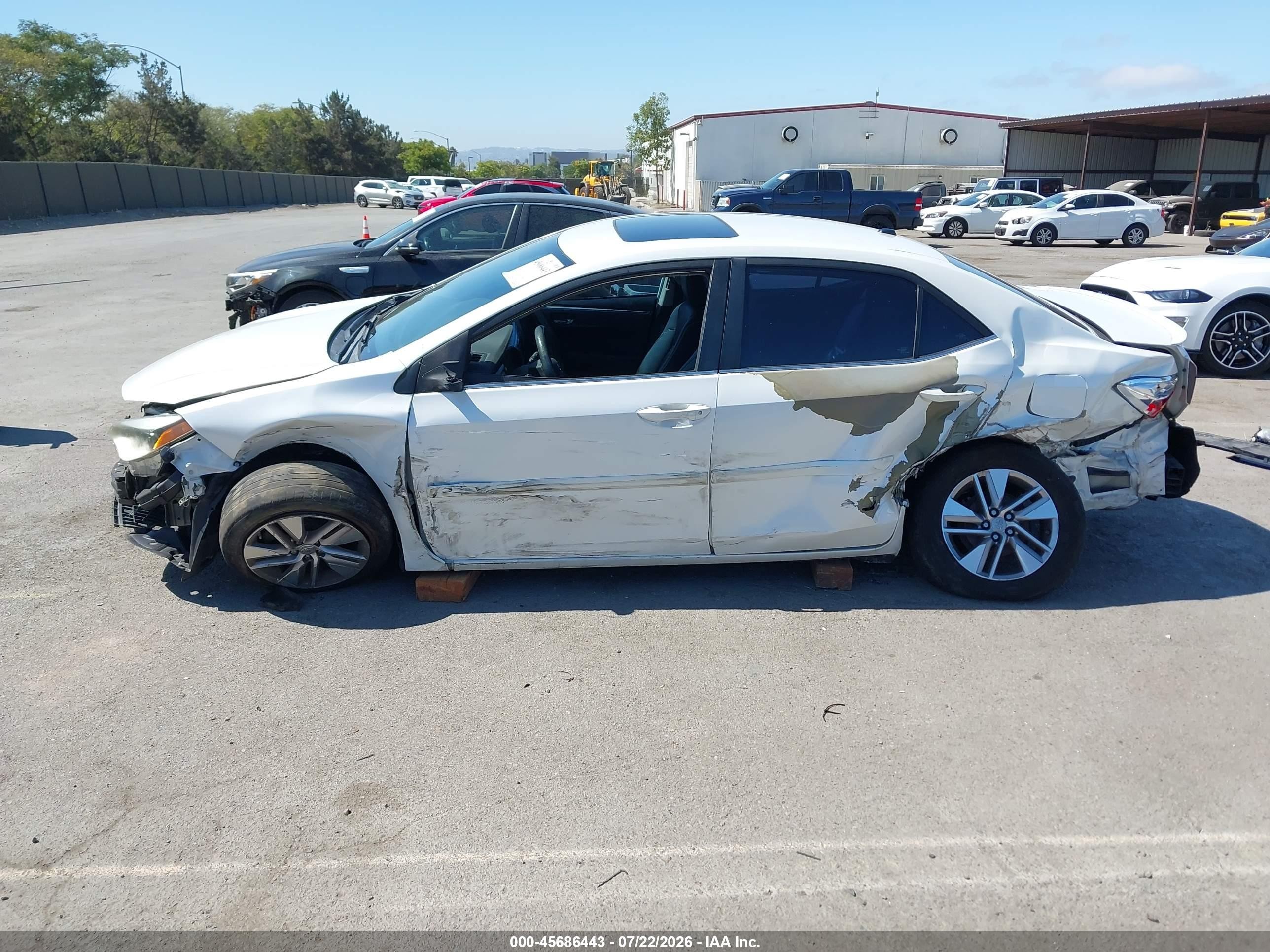 2014 Toyota Corolla Le Eco Premium Белый vin: 5YFBPRHE8EP108520