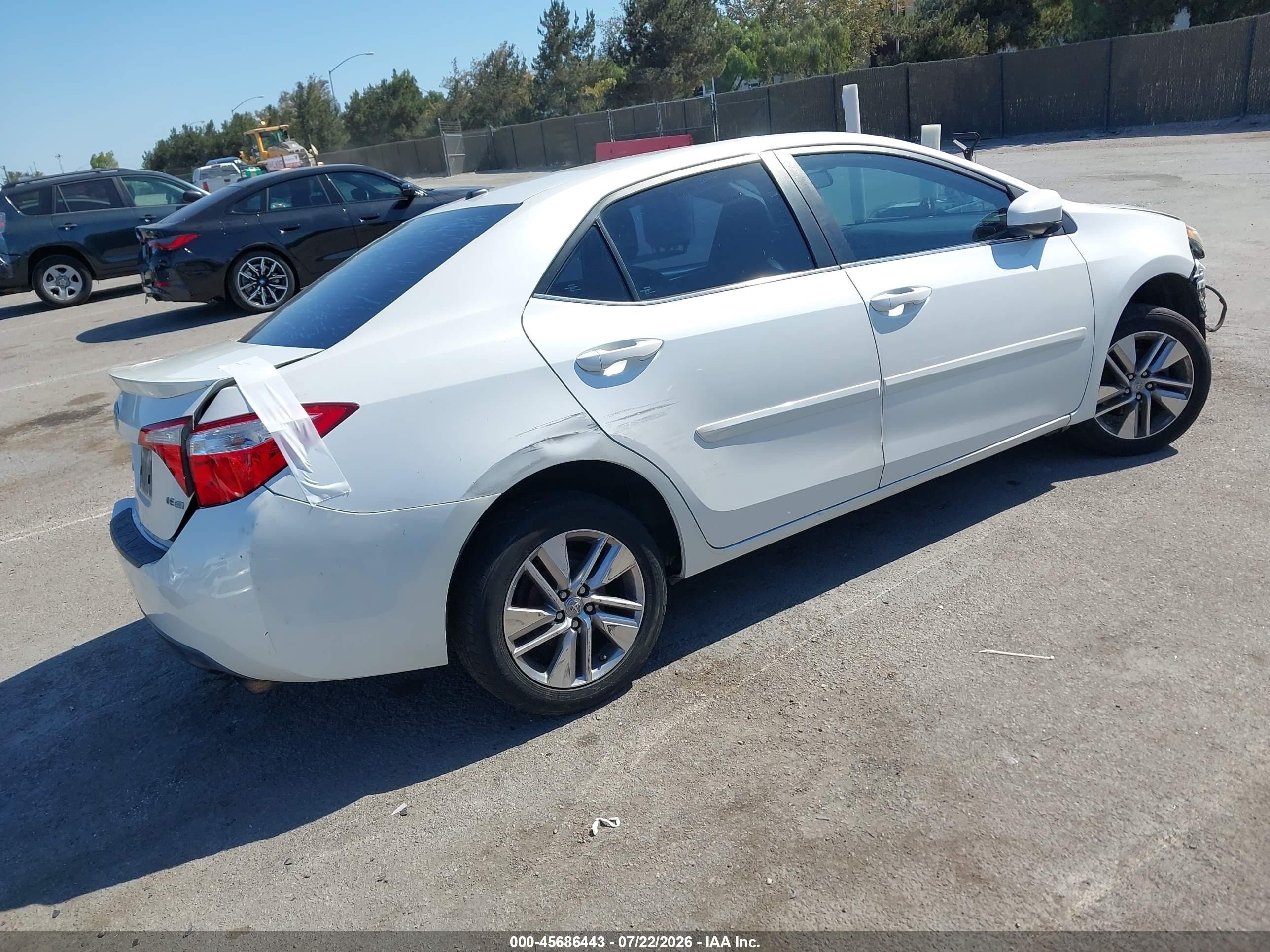 2014 Toyota Corolla Le Eco Premium Белый vin: 5YFBPRHE8EP108520