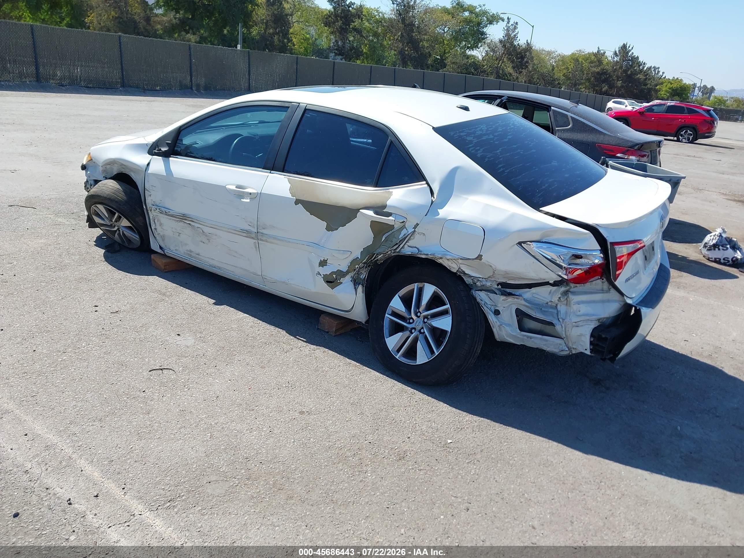 2014 Toyota Corolla Le Eco Premium Белый vin: 5YFBPRHE8EP108520