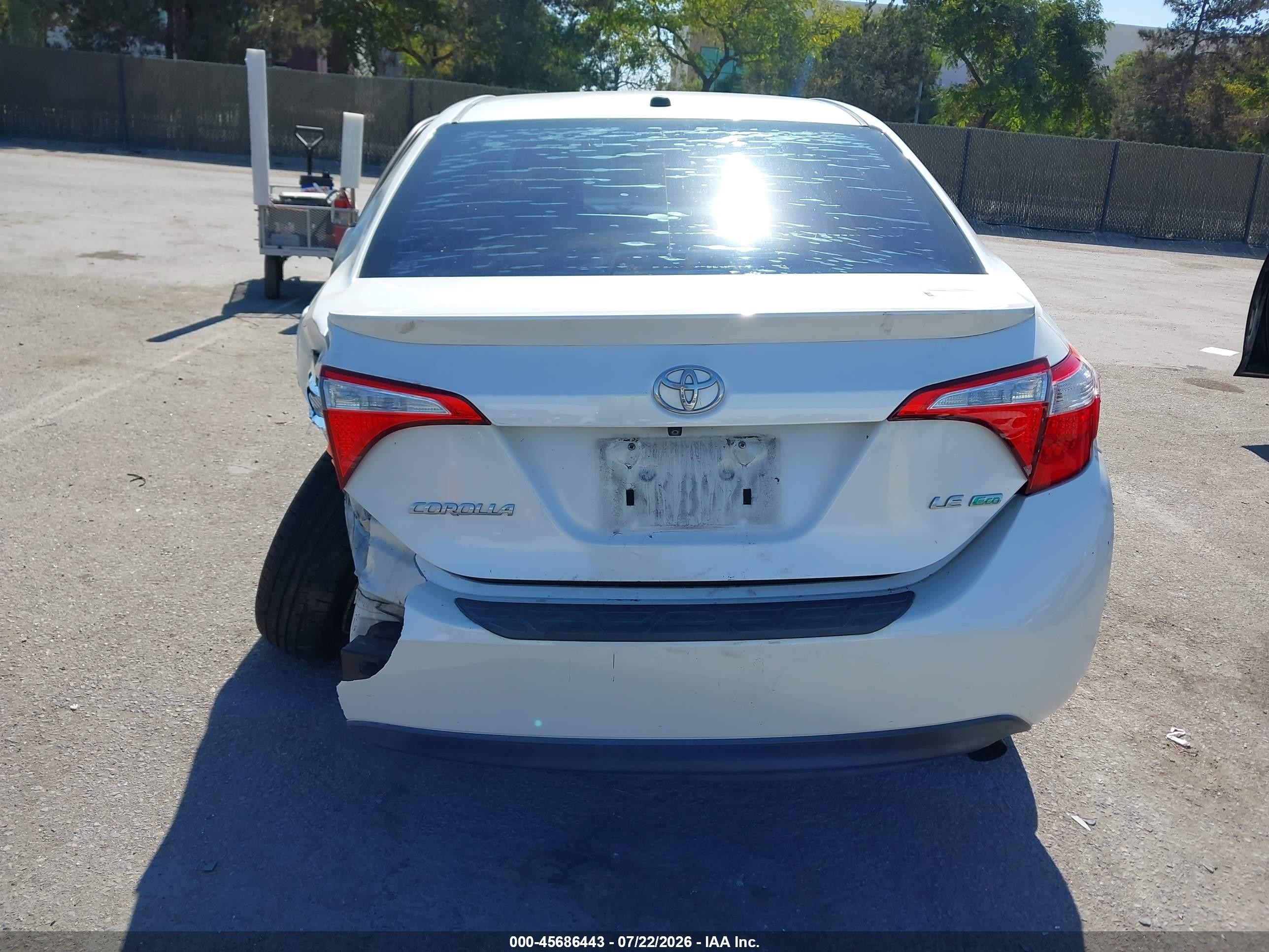 2014 Toyota Corolla Le Eco Premium Белый vin: 5YFBPRHE8EP108520