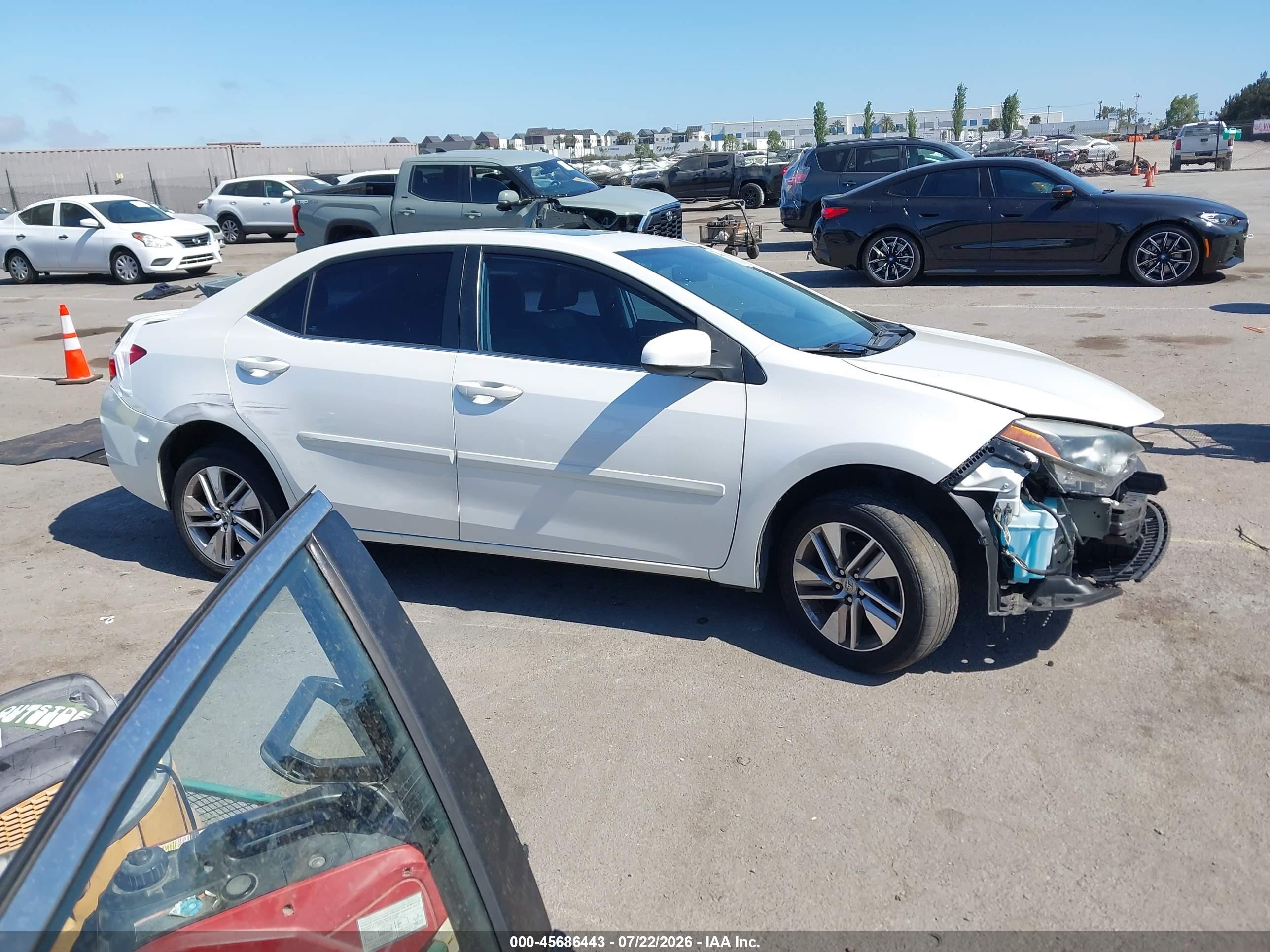 2014 Toyota Corolla Le Eco Premium Белый vin: 5YFBPRHE8EP108520