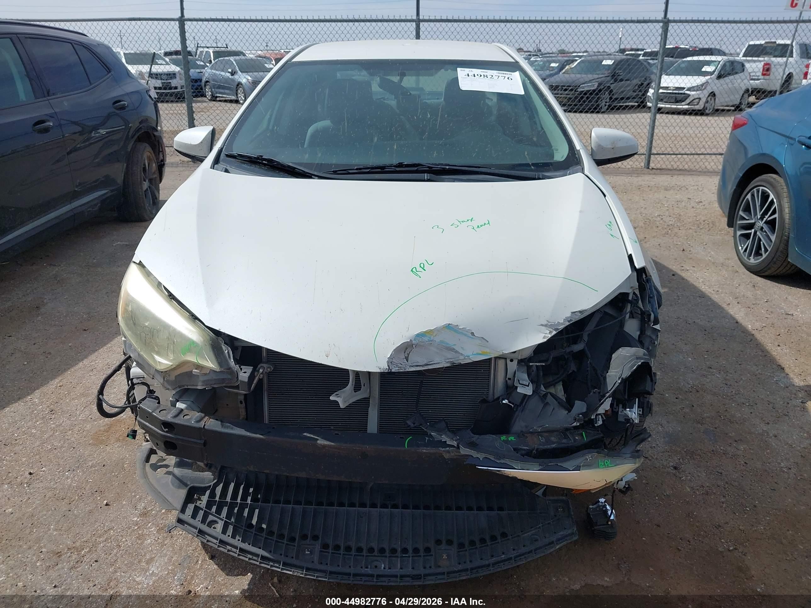 2015 Toyota Corolla Le Eco Plus Белый vin: 5YFBPRHEXFP184421