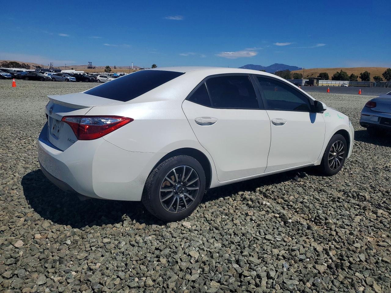2015 Toyota Corolla Le Eco White vin: 5YFBPRHEXFP262745