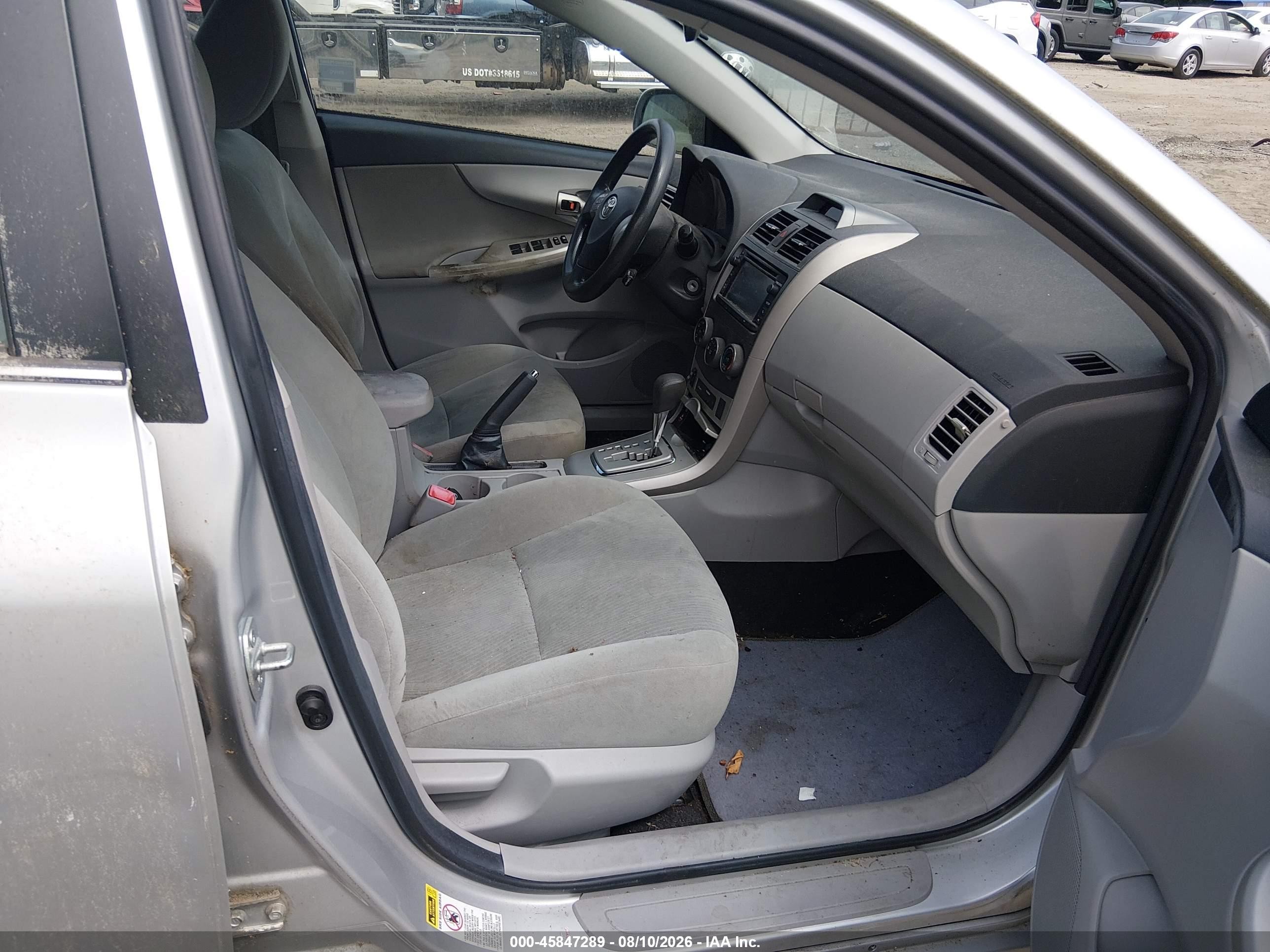2013 Toyota Corolla Le Silver vin: 5YFBU4EE0DP082638