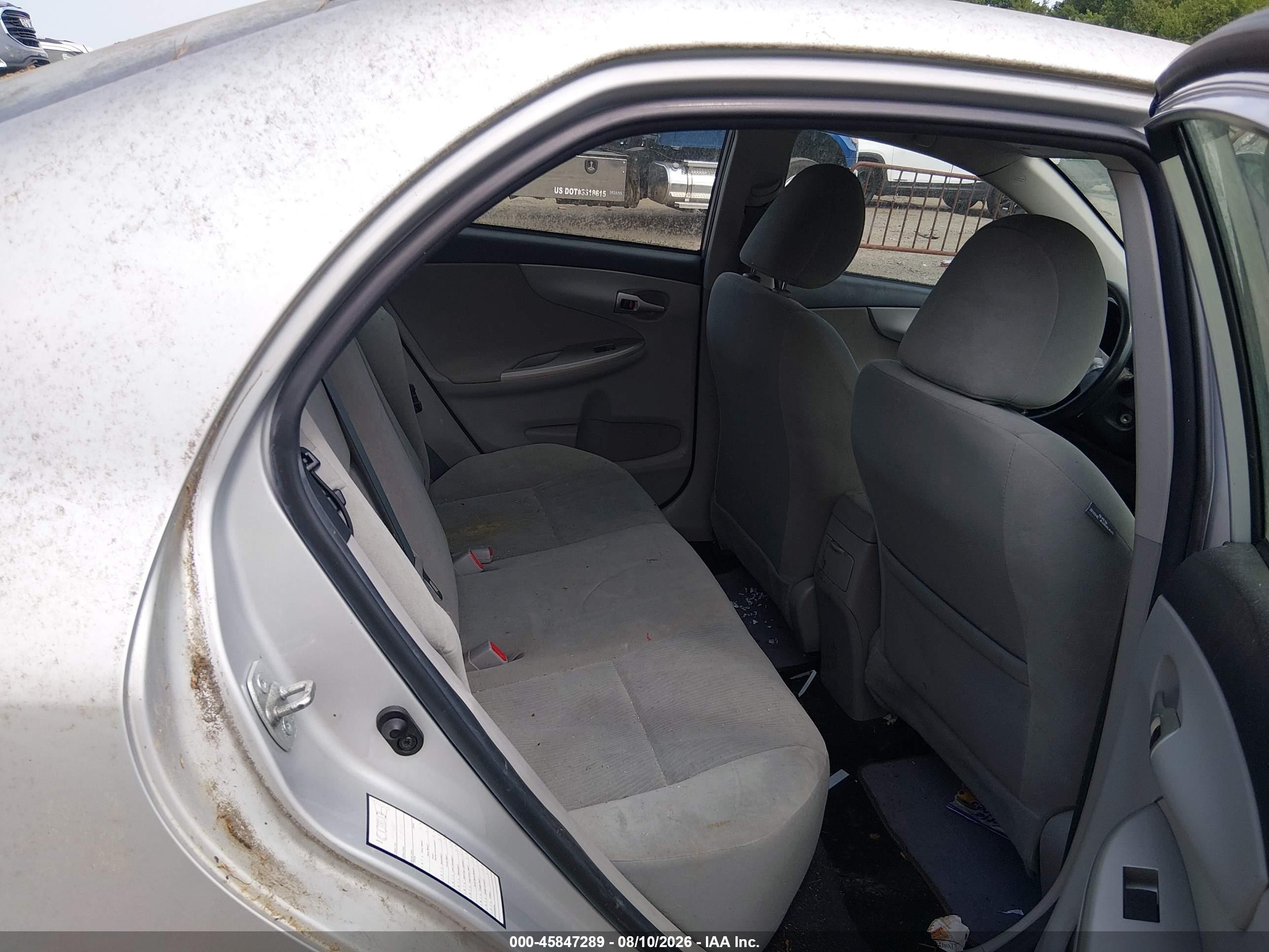 2013 Toyota Corolla Le Silver vin: 5YFBU4EE0DP082638