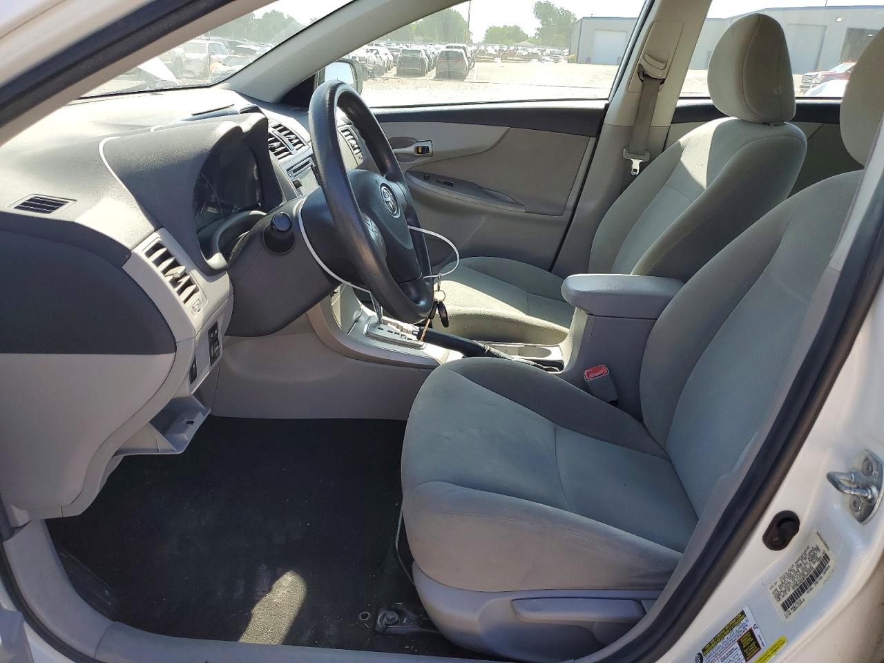 2013 Toyota Corolla Le White vin: 5YFBU4EE0DP096930