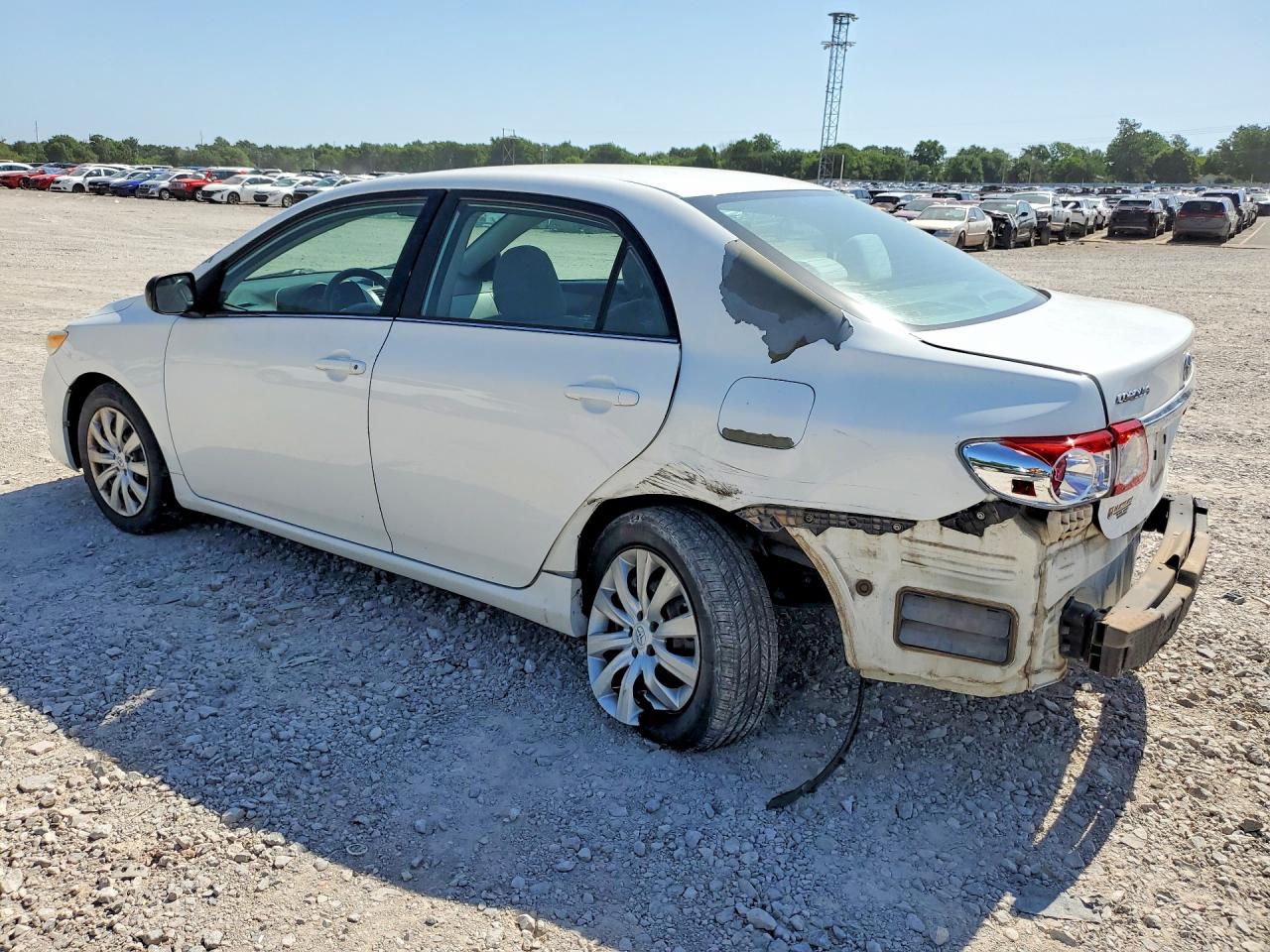 2013 Toyota Corolla Le White vin: 5YFBU4EE0DP096930