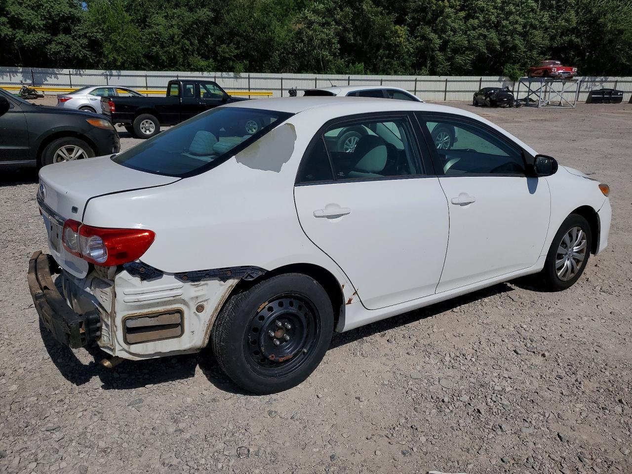 2013 Toyota Corolla Le White vin: 5YFBU4EE0DP096930