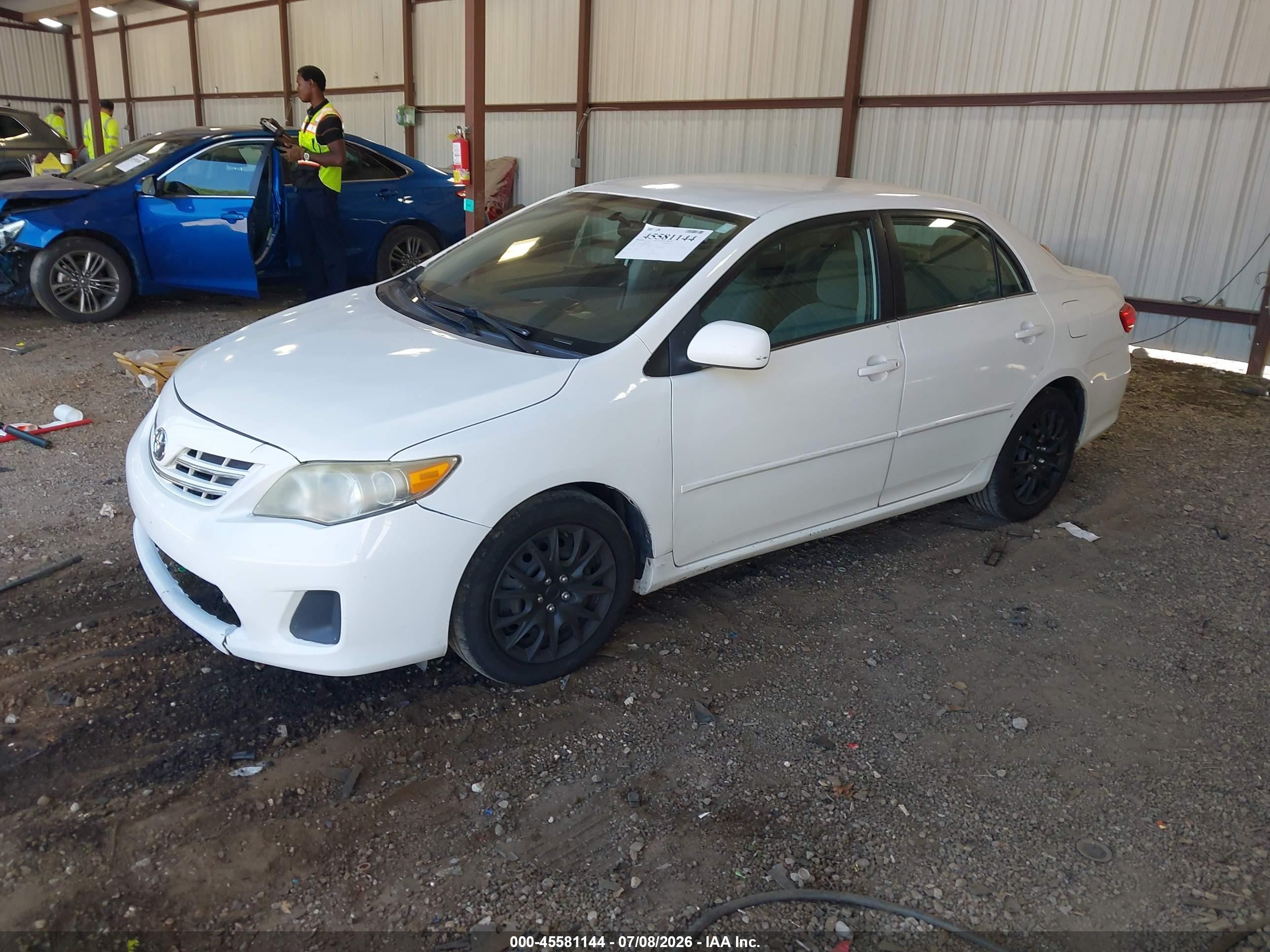 2013 Toyota Corolla Le Белый vin: 5YFBU4EE0DP097947