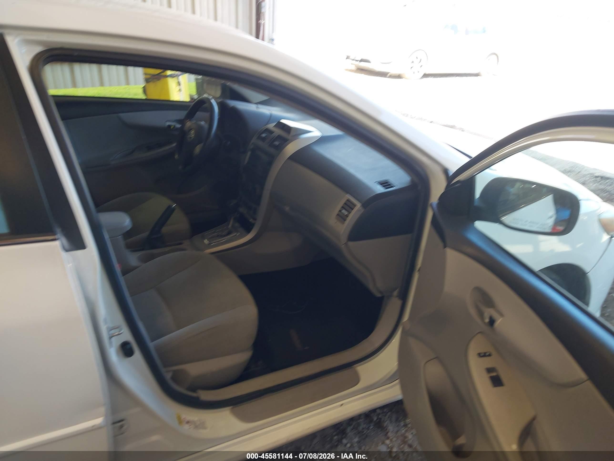 2013 Toyota Corolla Le Белый vin: 5YFBU4EE0DP097947