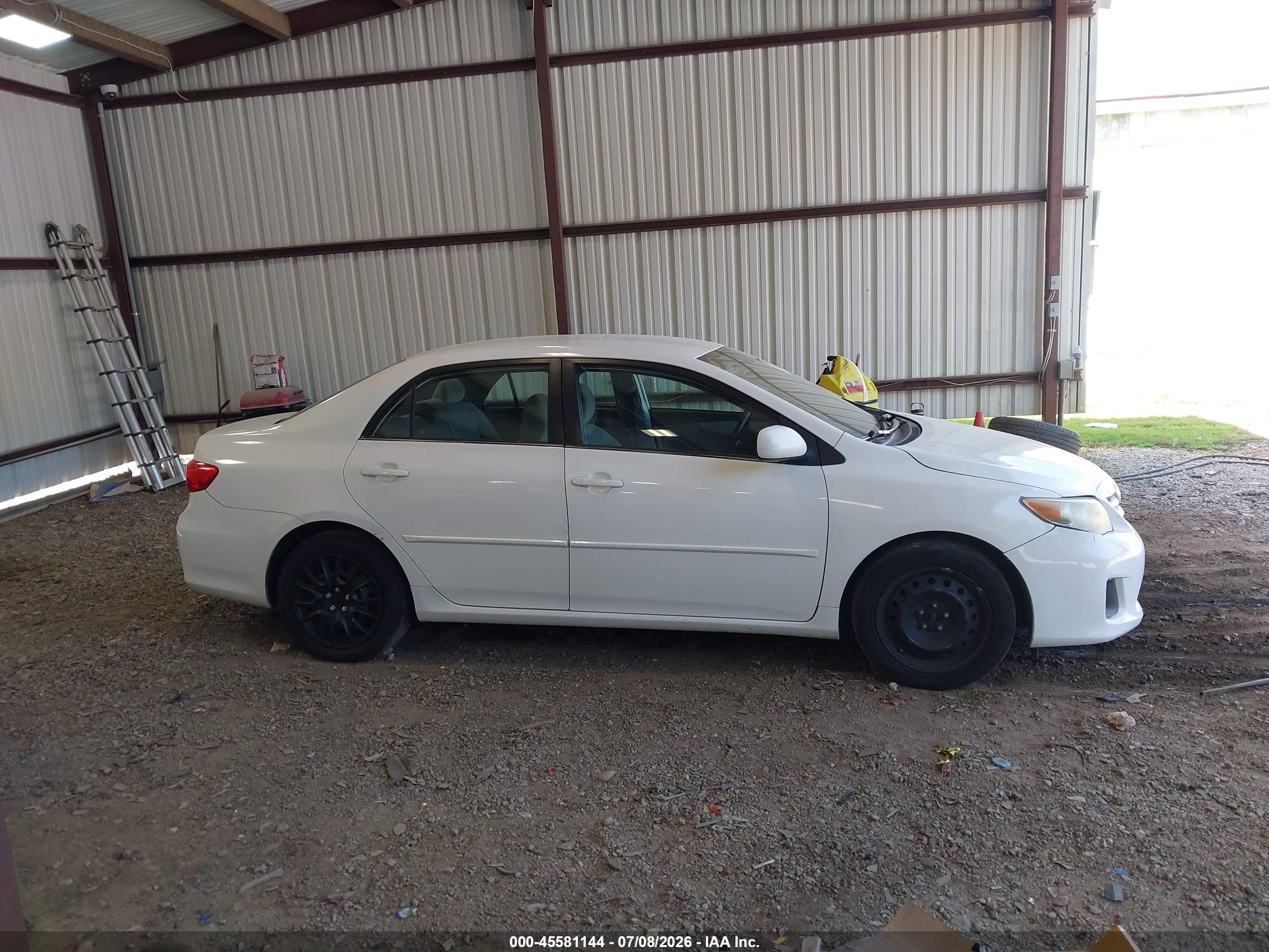 2013 Toyota Corolla Le Белый vin: 5YFBU4EE0DP097947