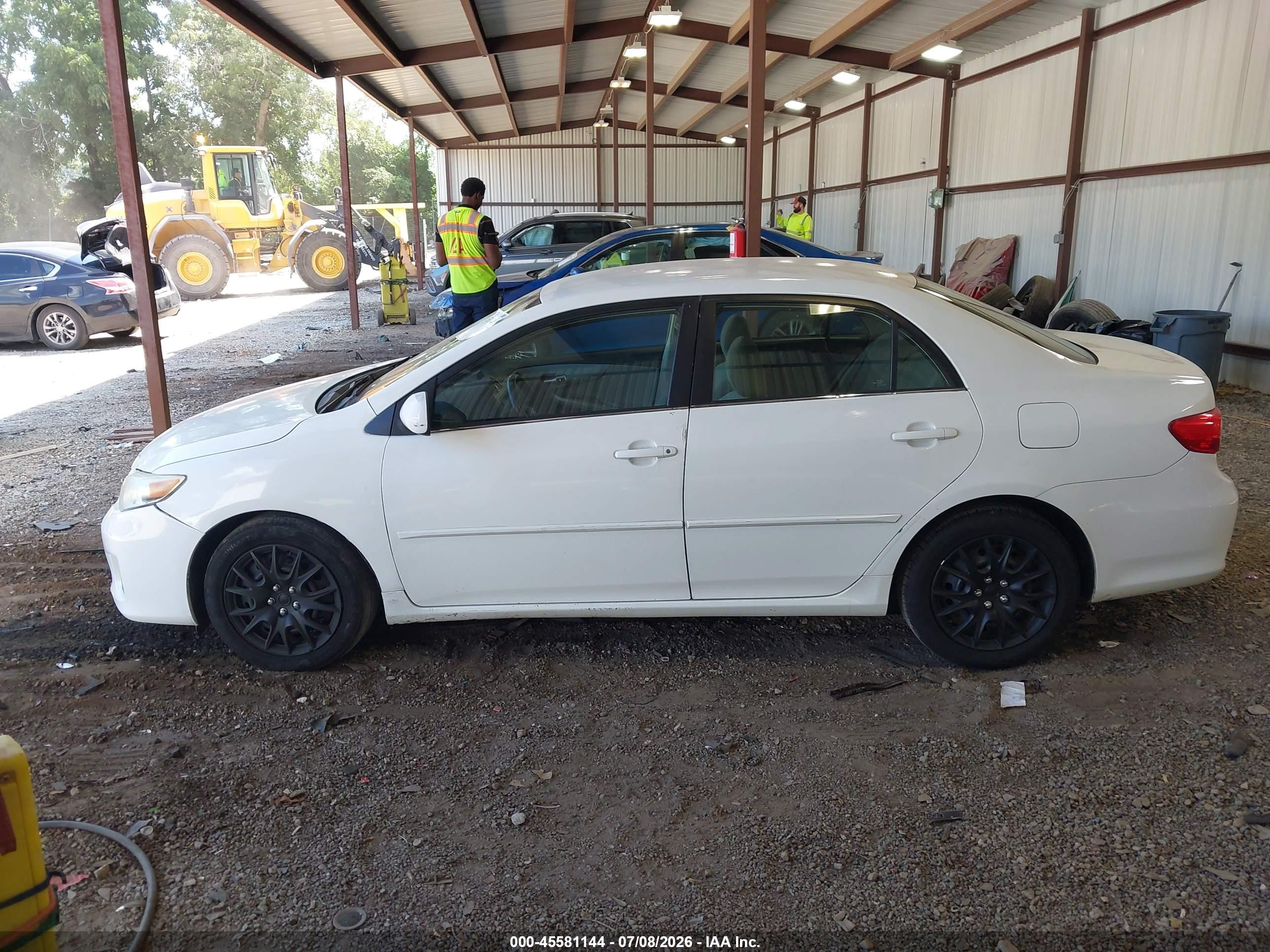 2013 Toyota Corolla Le Белый vin: 5YFBU4EE0DP097947