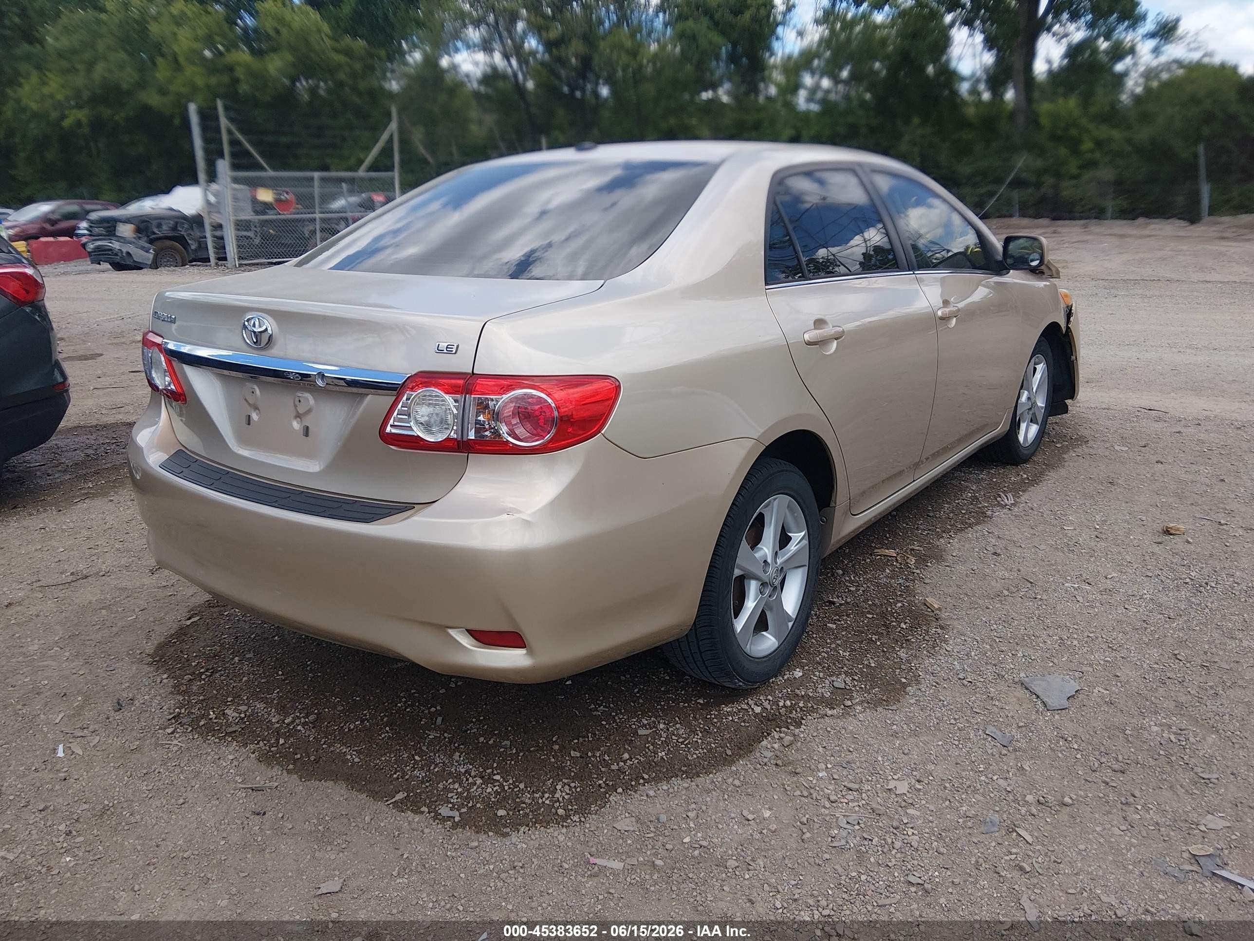 2013 Toyota Corolla Le Gold vin: 5YFBU4EE0DP112835