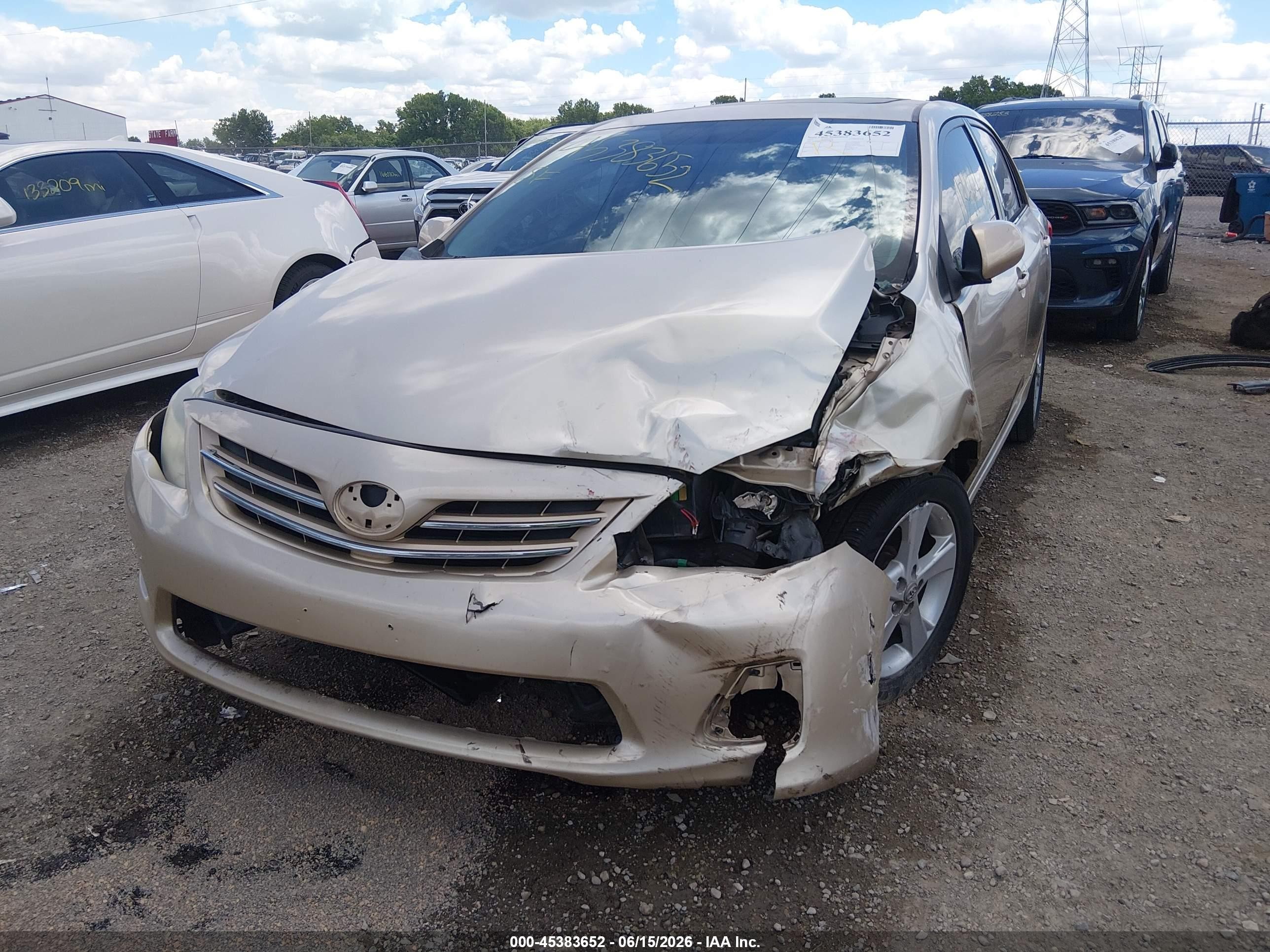 2013 Toyota Corolla Le Gold vin: 5YFBU4EE0DP112835