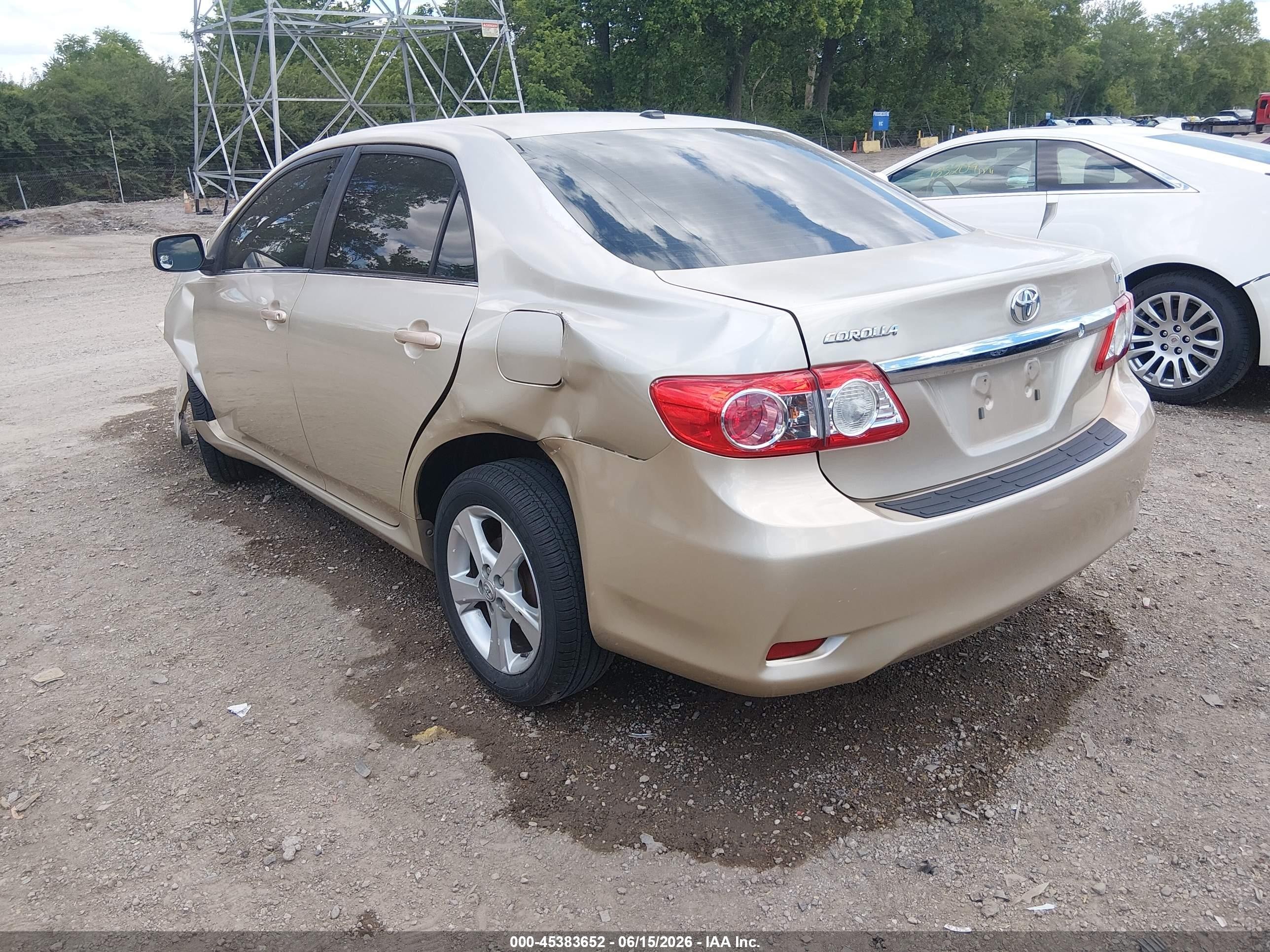 2013 Toyota Corolla Le Gold vin: 5YFBU4EE0DP112835
