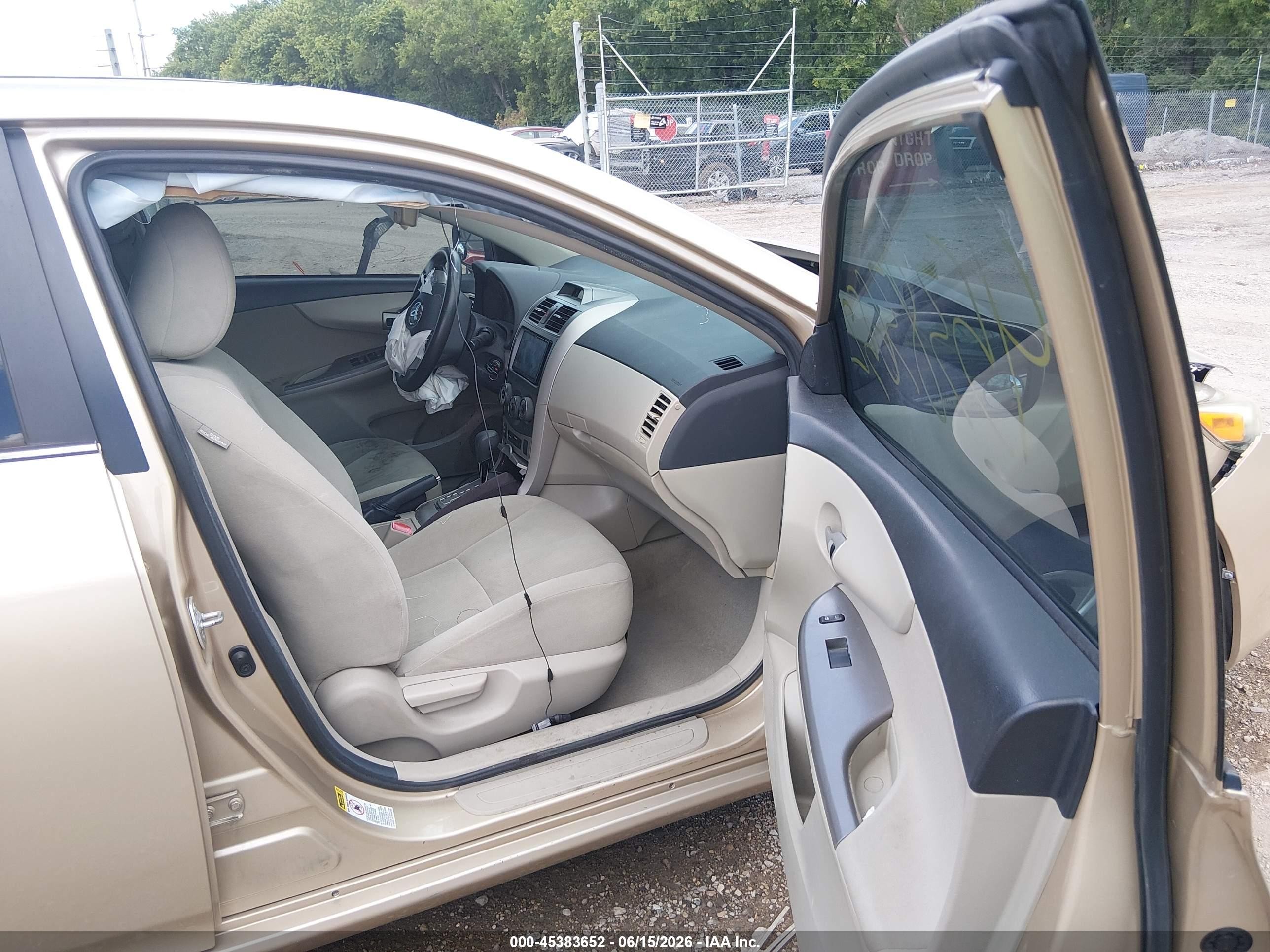 2013 Toyota Corolla Le Gold vin: 5YFBU4EE0DP112835