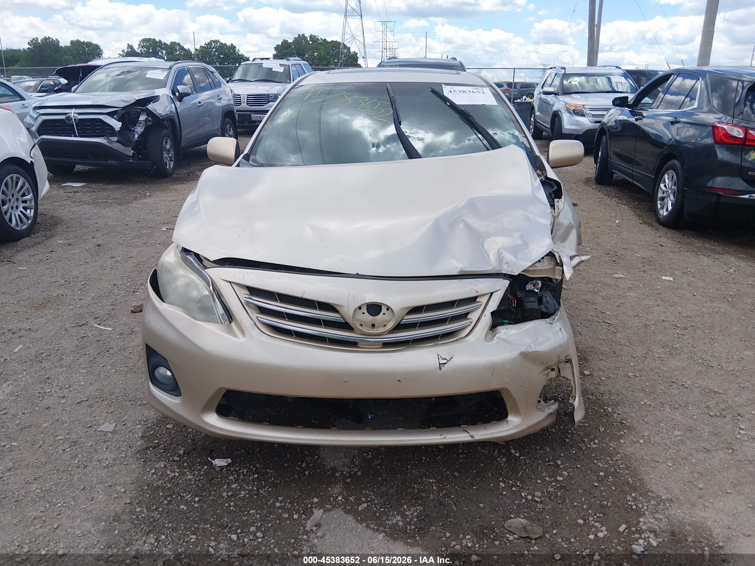 2013 Toyota Corolla Le Gold vin: 5YFBU4EE0DP112835