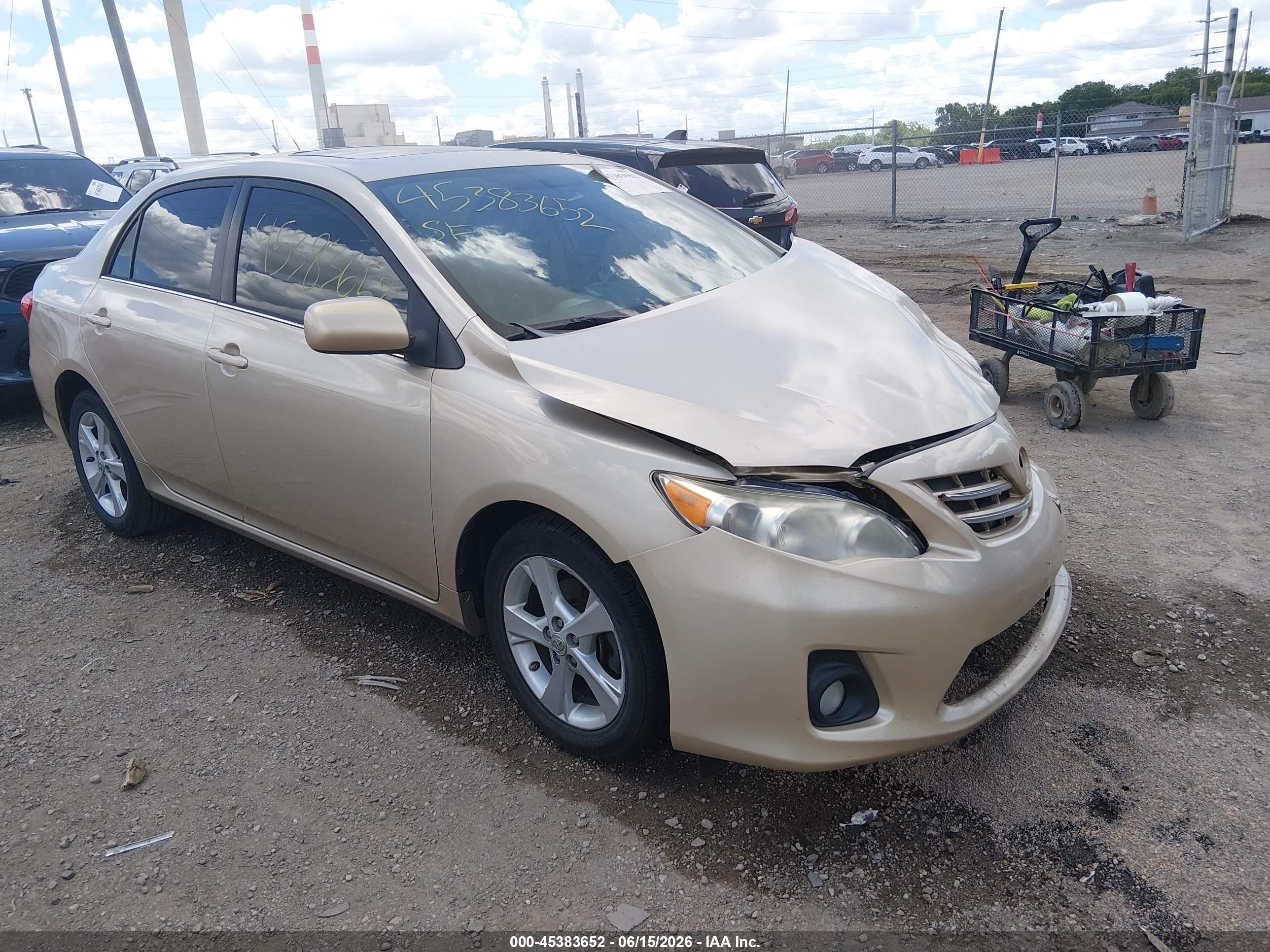 2013 Toyota Corolla Le Gold vin: 5YFBU4EE0DP112835