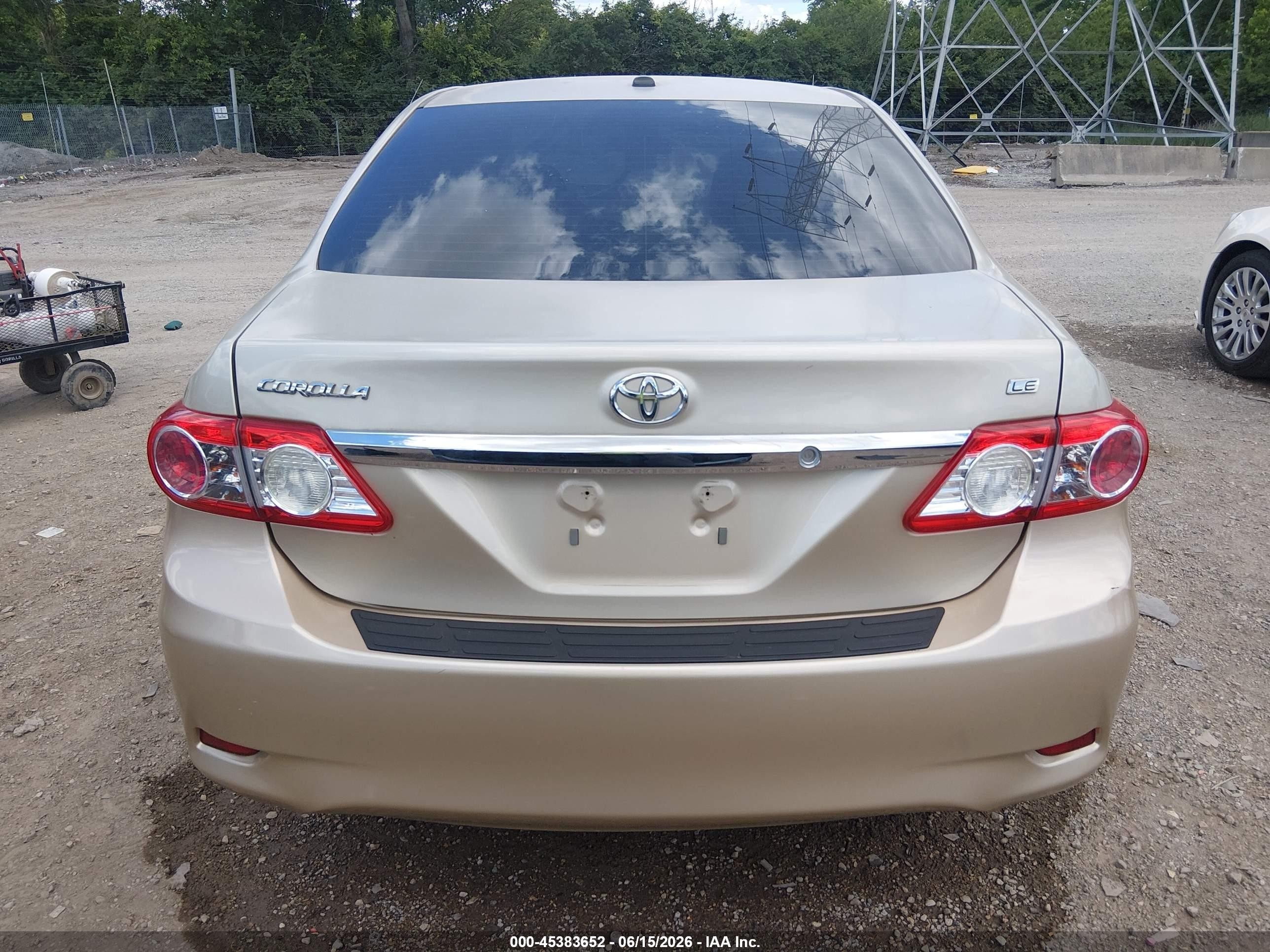 2013 Toyota Corolla Le Gold vin: 5YFBU4EE0DP112835