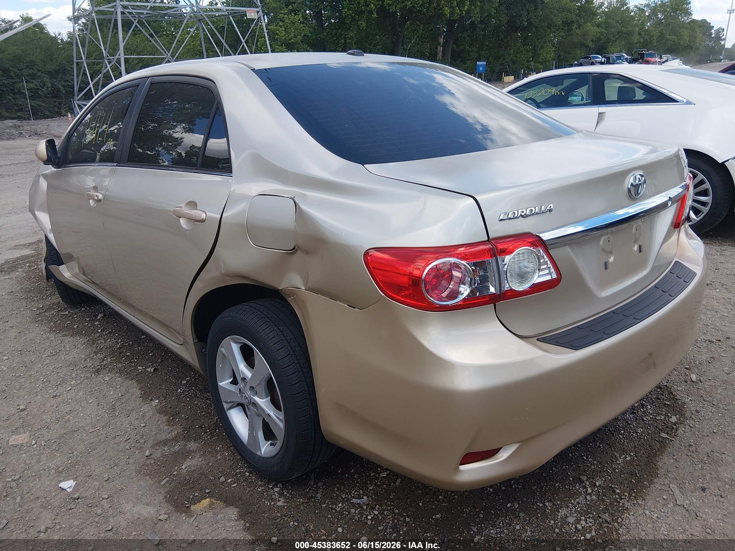 2013 Toyota Corolla Le Gold vin: 5YFBU4EE0DP112835